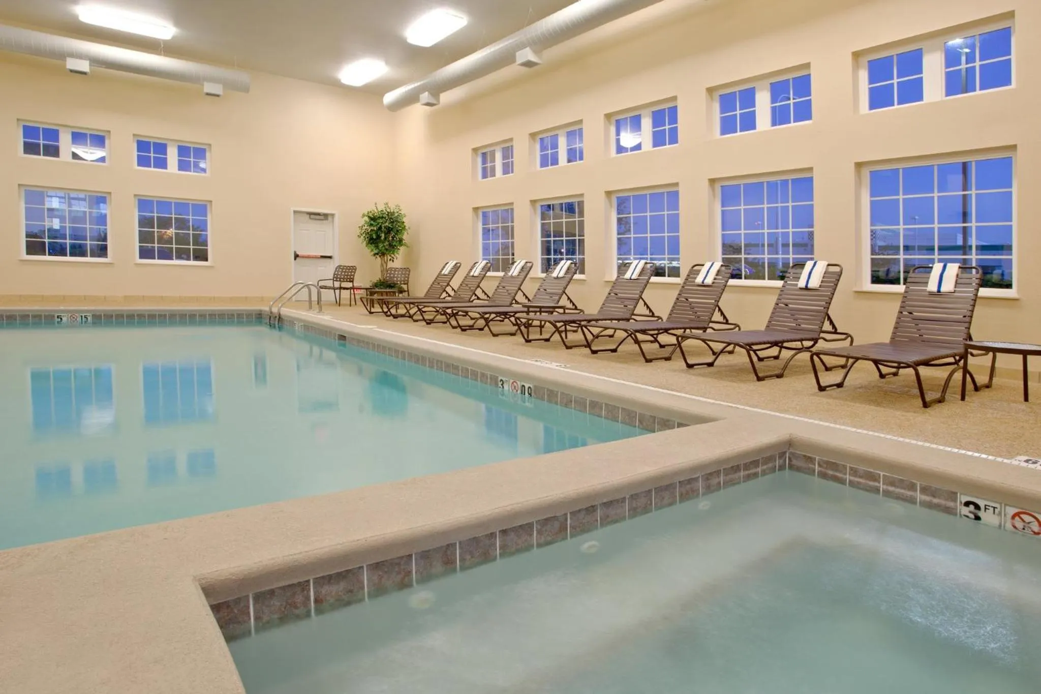 Swimming pool in Candlewood Suites Polaris by IHG