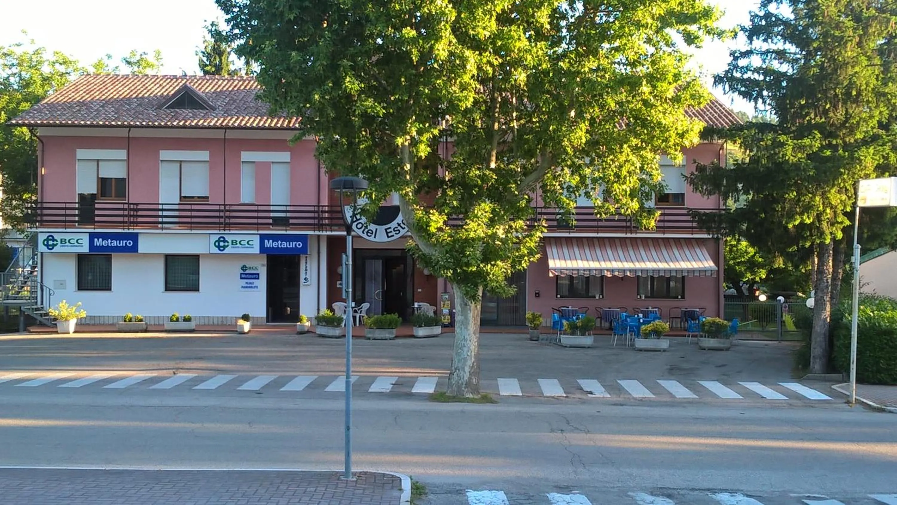 Facade/entrance in Albergo Ester