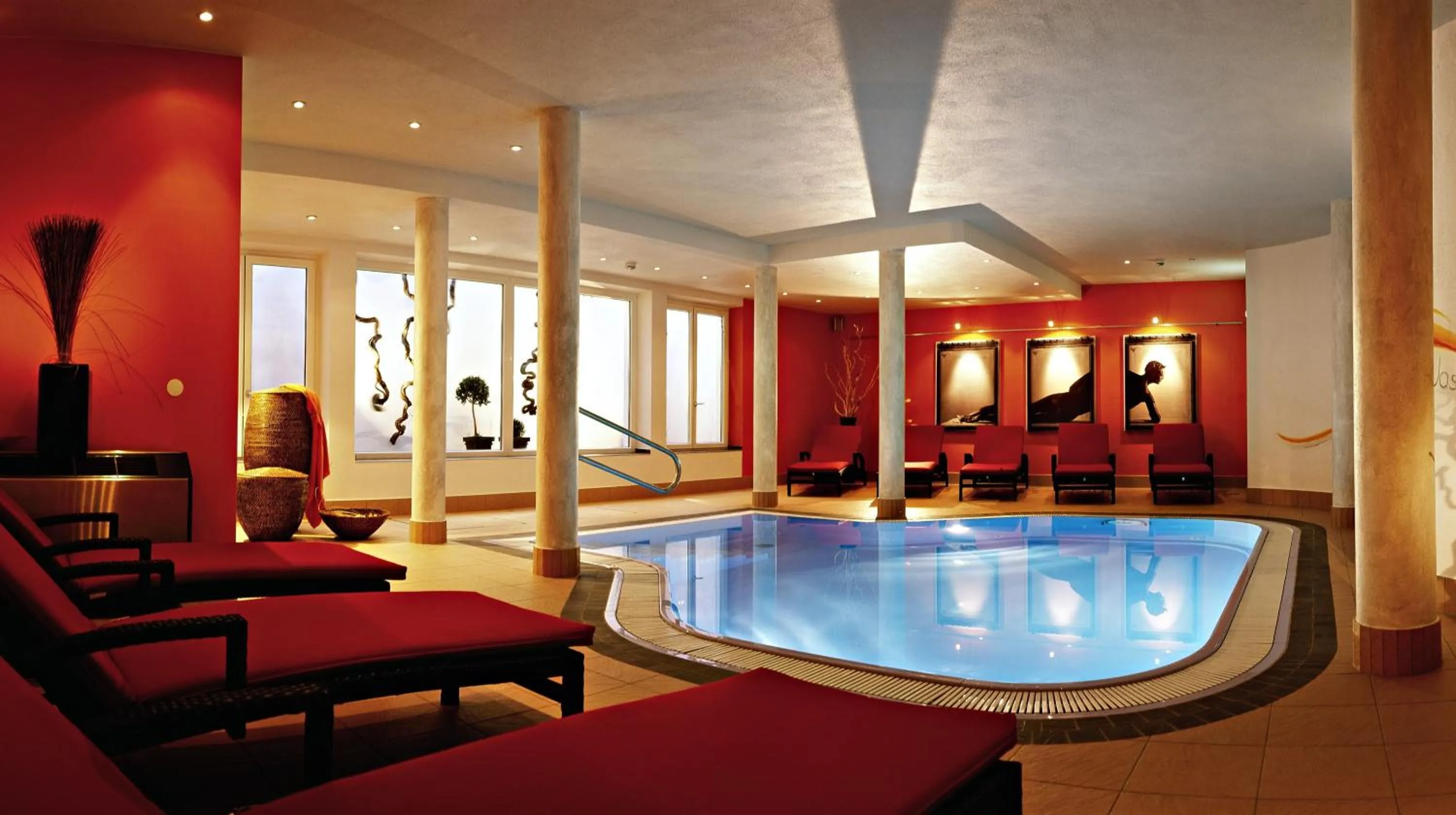 Swimming pool in Hotel Alpina nature-wellness