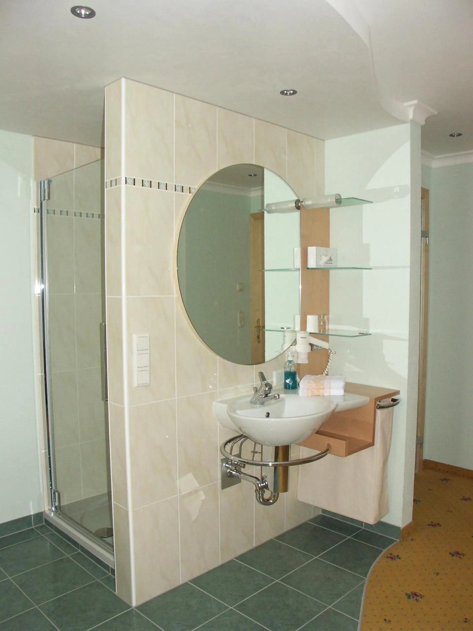 Bathroom in Hotel Alpina nature-wellness