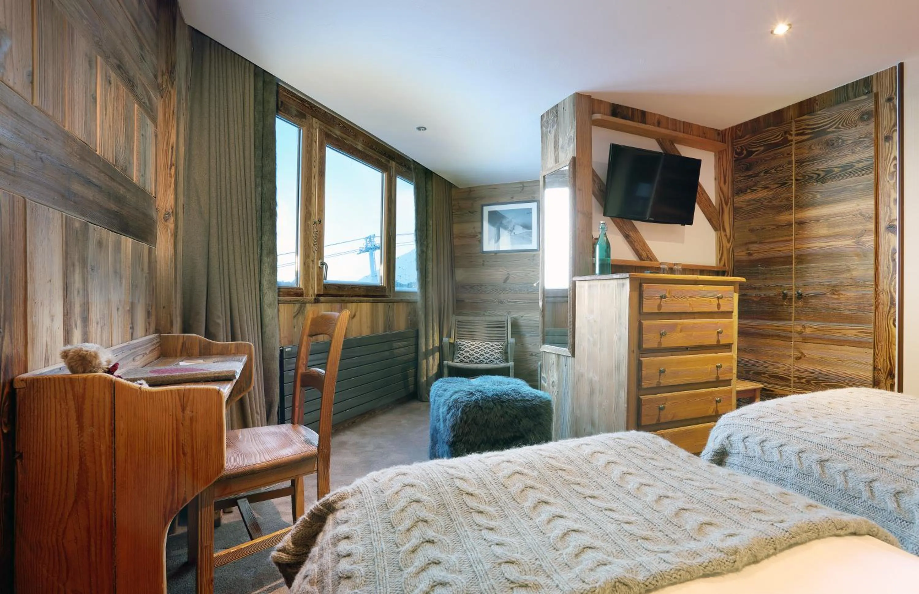 Photo of the whole room, Bed in Hotel 3 Vallées Val Thorens