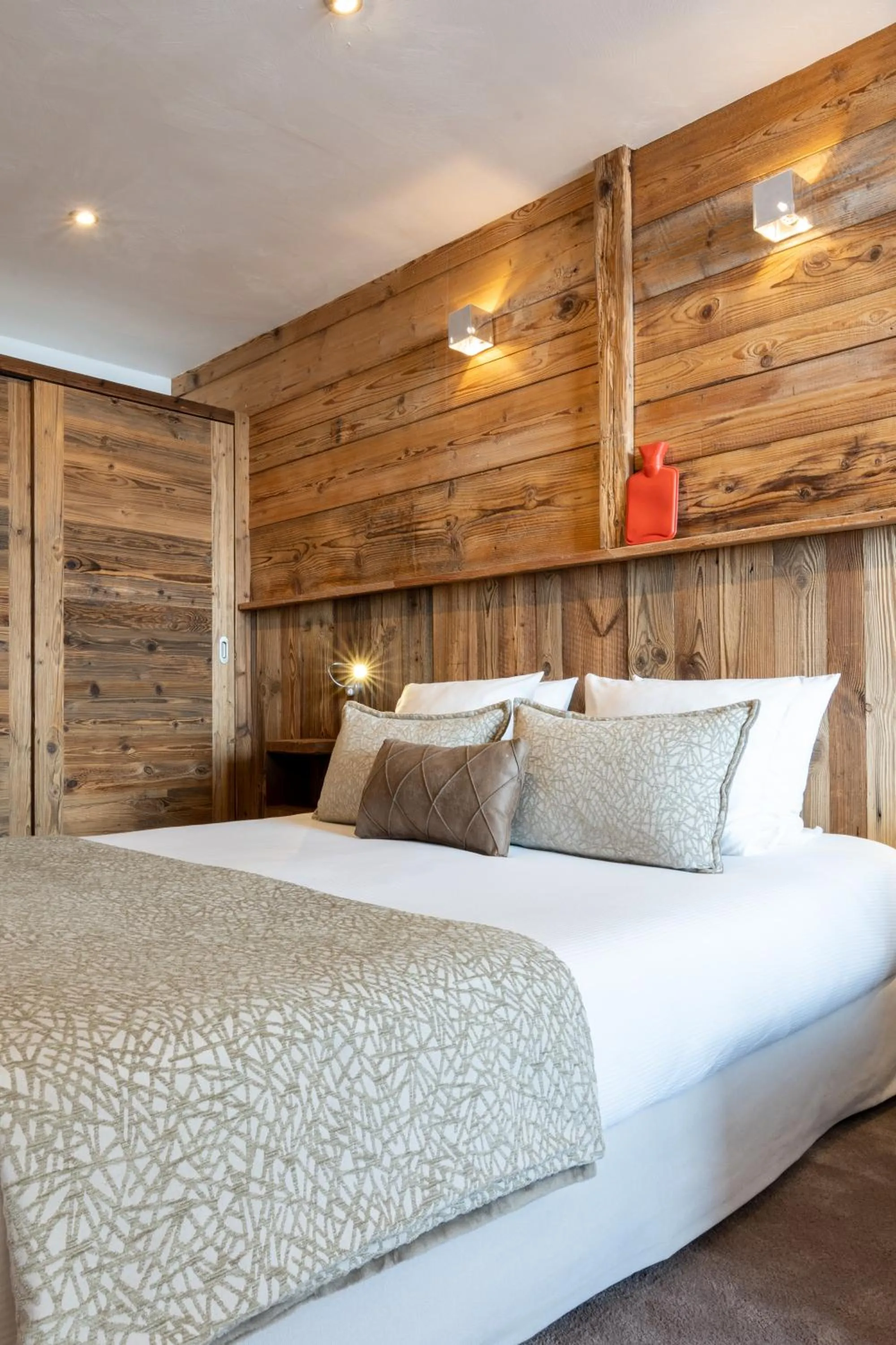 Bed in Hotel 3 Vallées Val Thorens