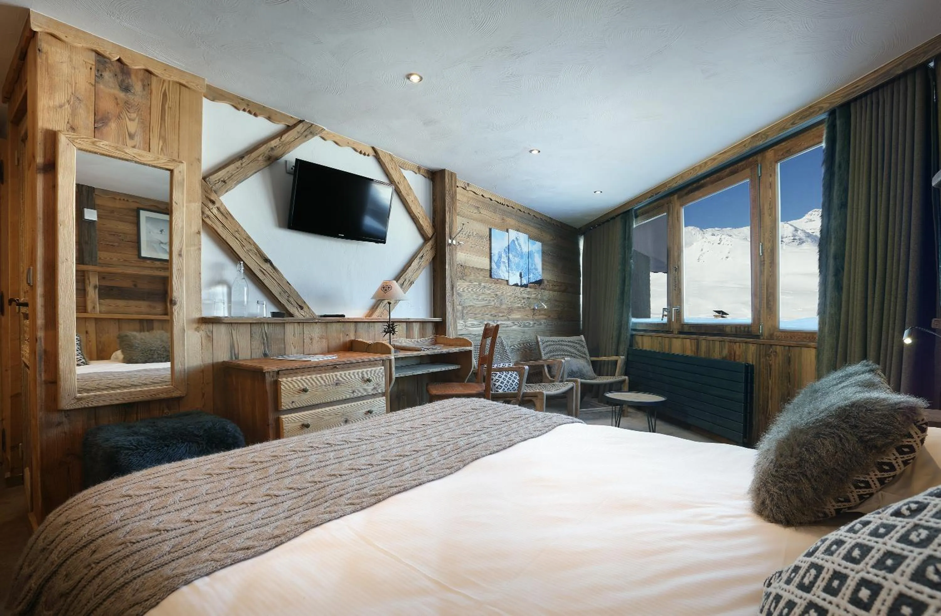 Photo of the whole room, Bed in Hotel 3 Vallées Val Thorens