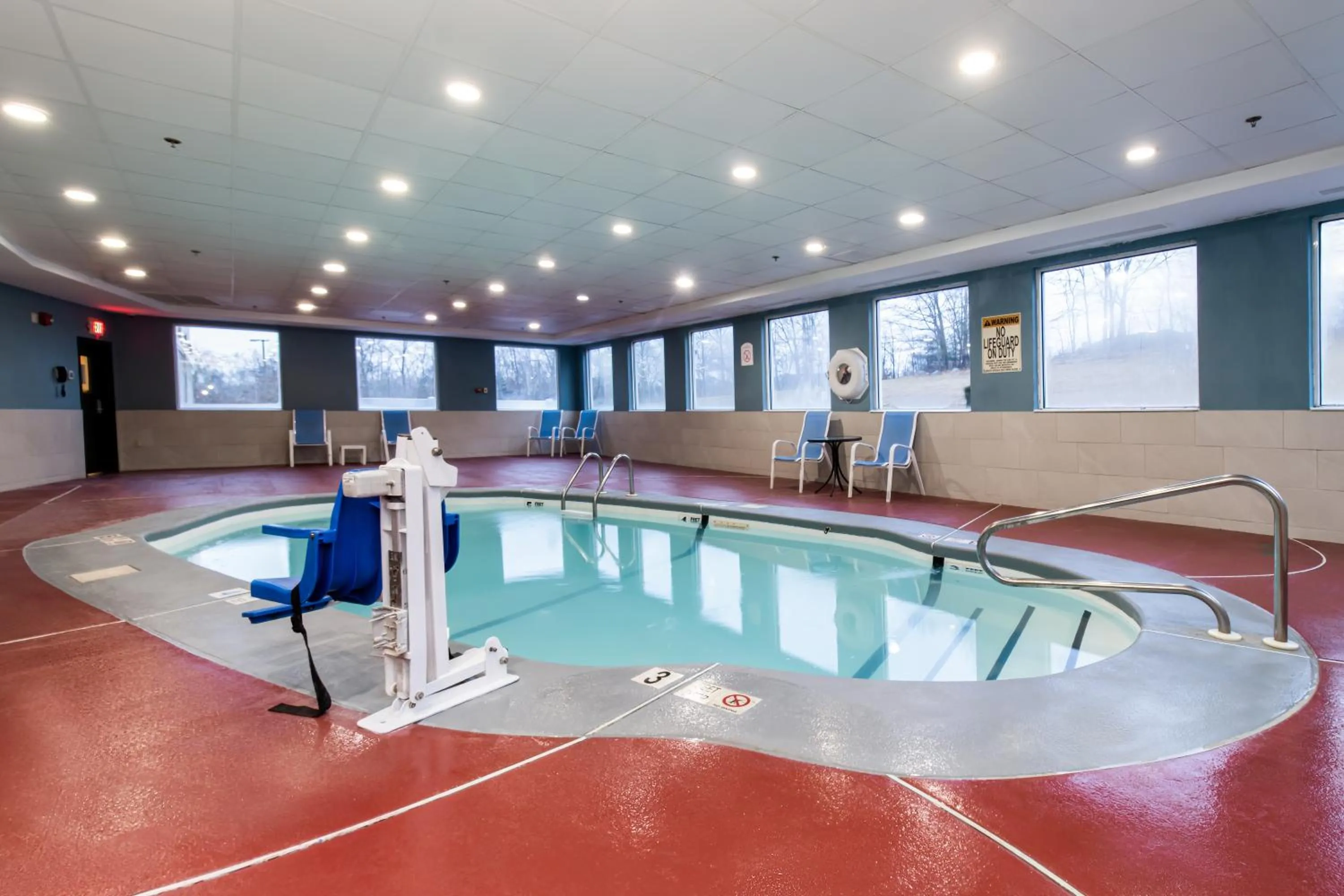 Swimming pool in Holiday Inn Express Hotel & Suites Swansea by IHG