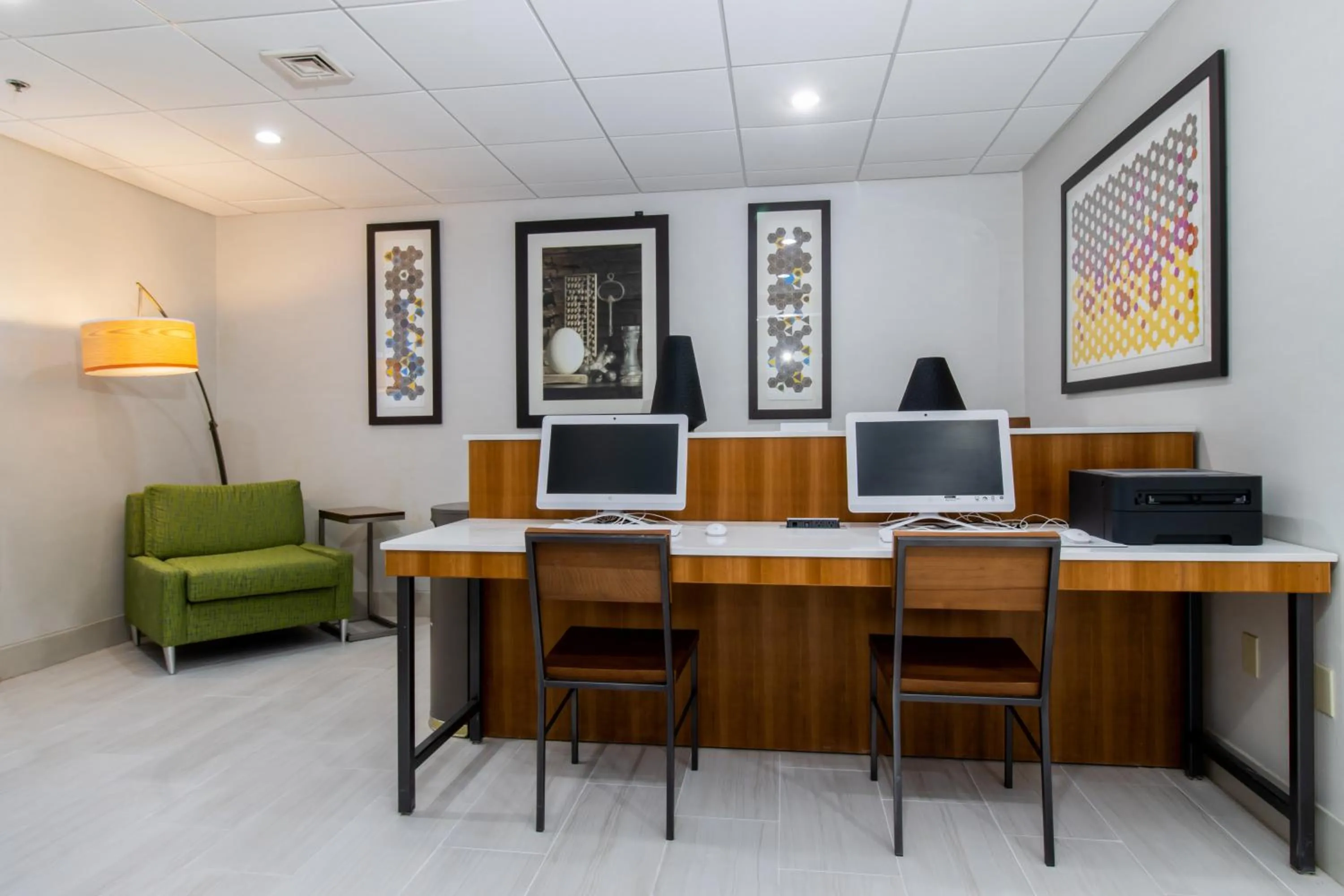 Business facilities in Holiday Inn Express Hotel & Suites Swansea by IHG