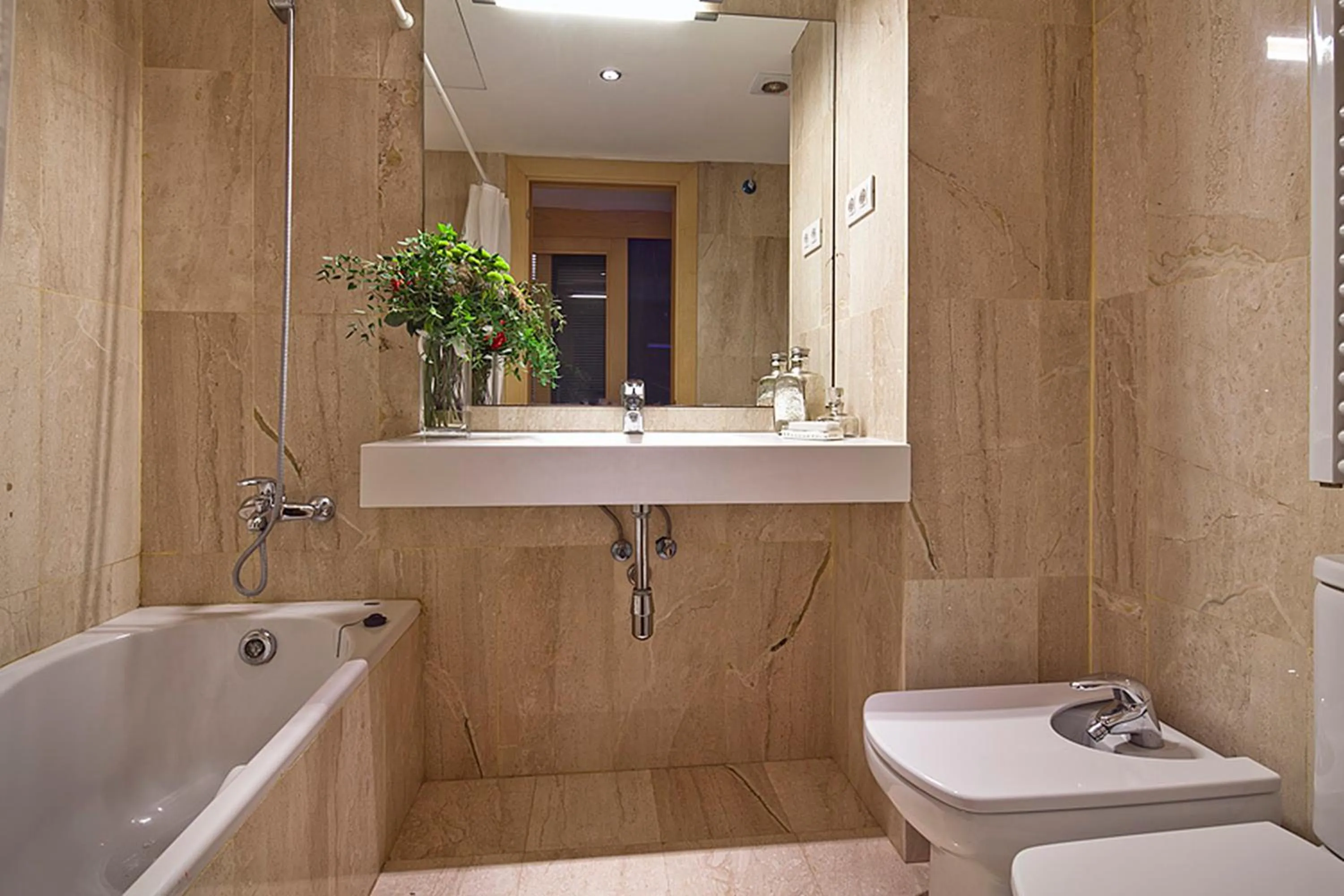 Bathroom in Apartment Barcelona Rentals - Sarria Apartments Near Center