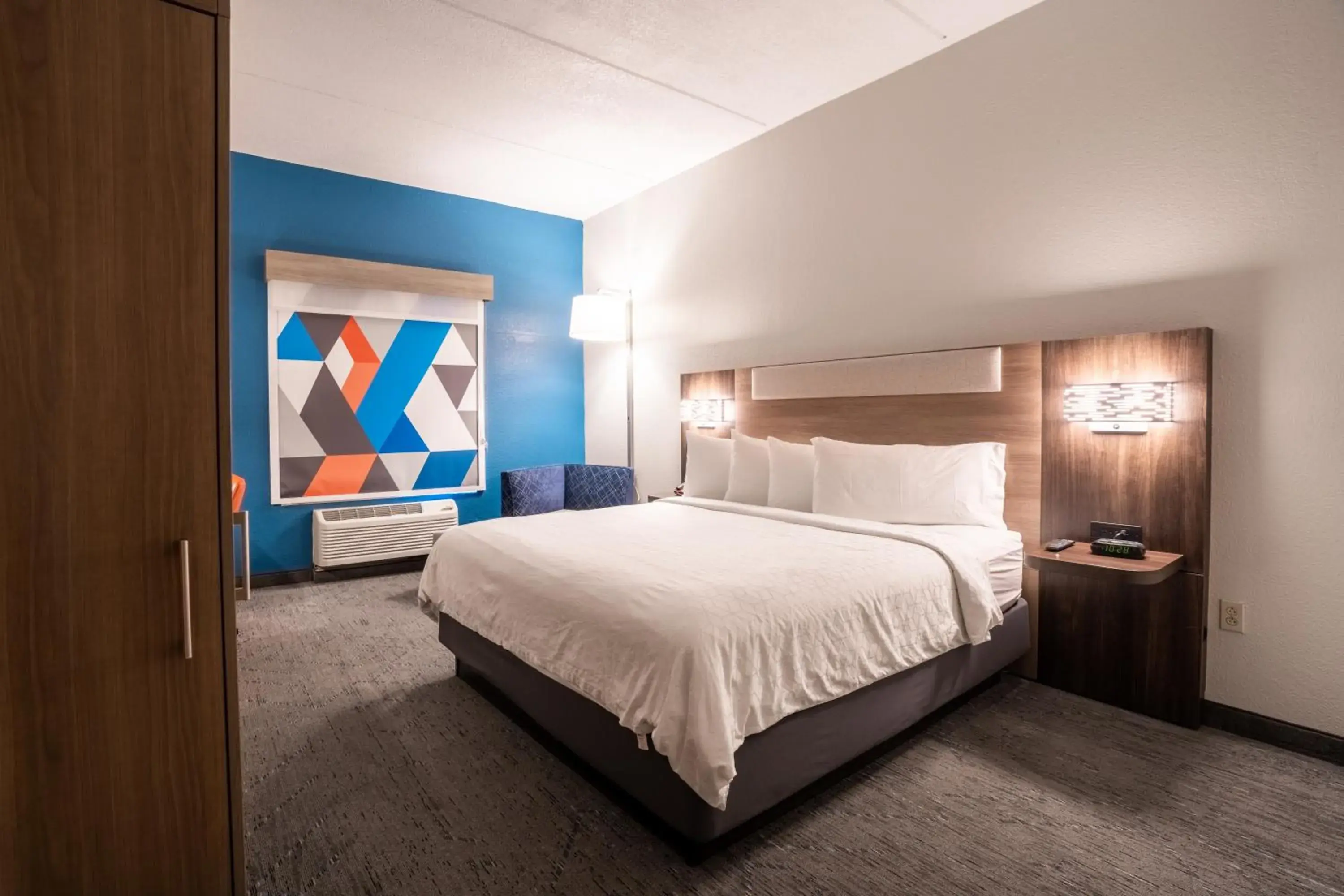 King Room - Mobility Access/Hearing Accessible in Holiday Inn Express Hotel & Suites Orange City - Deltona by IHG King Room - Mobility Access/Hearing Accessible in Holiday Inn Express Hotel & Suites Orange City - Deltona by IHG