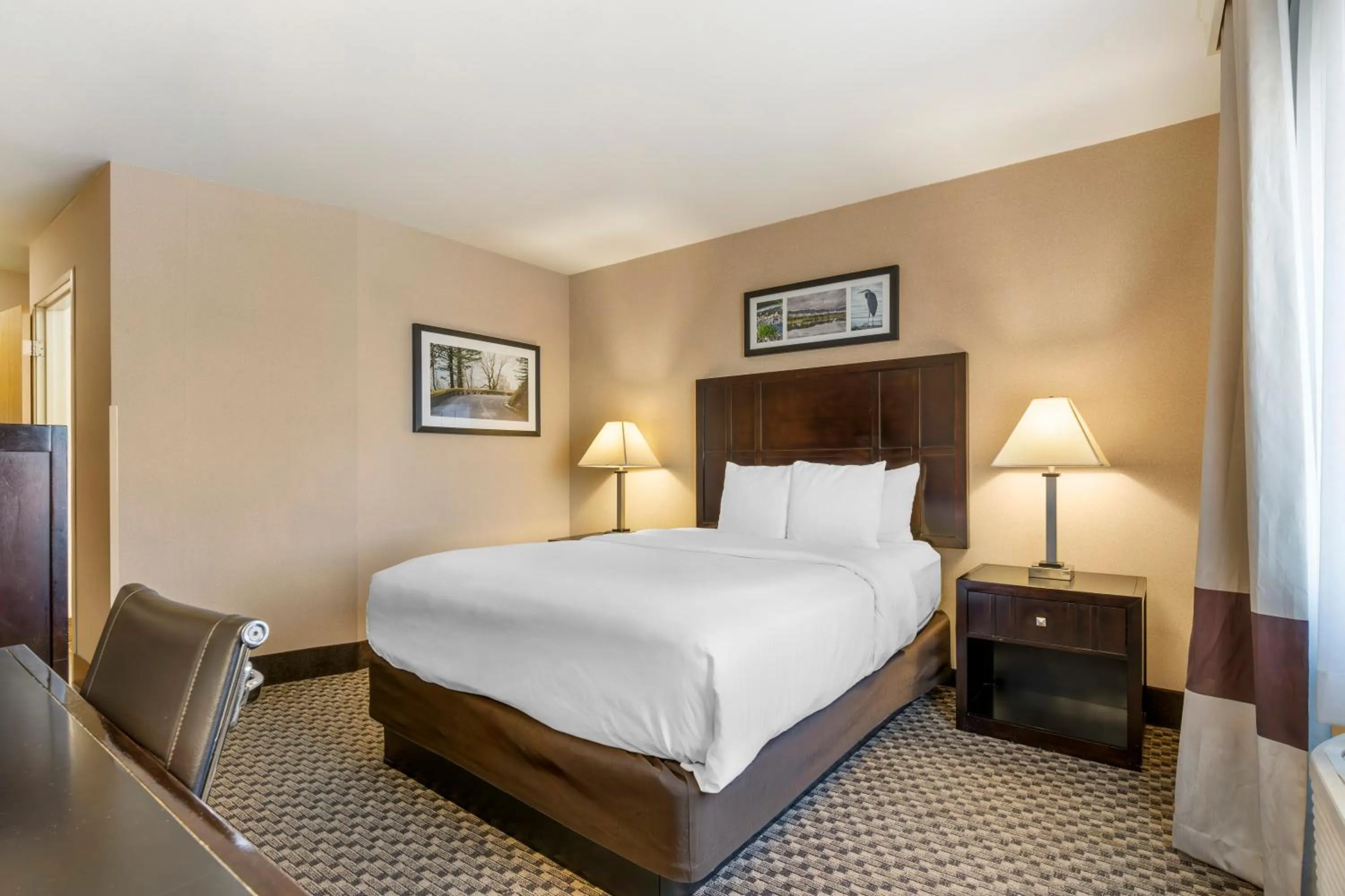 Bedroom, Bed in Comfort Inn Troutdale-Portland East