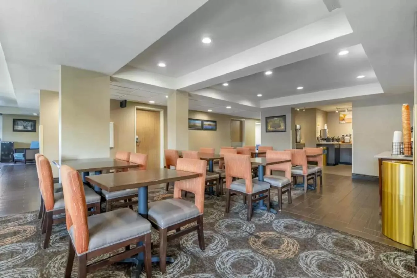 Breakfast in Comfort Inn Troutdale-Portland East