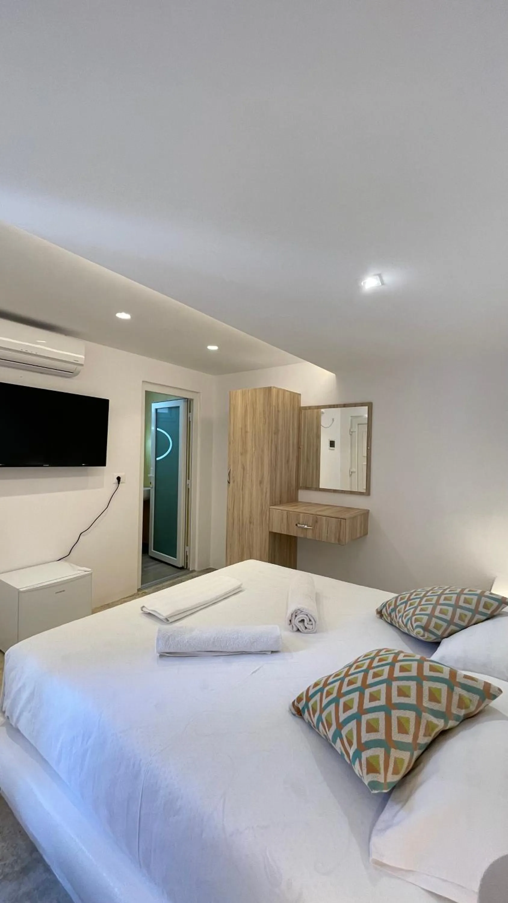 Photo of the whole room, Bed in Rida Village Ksamil Island