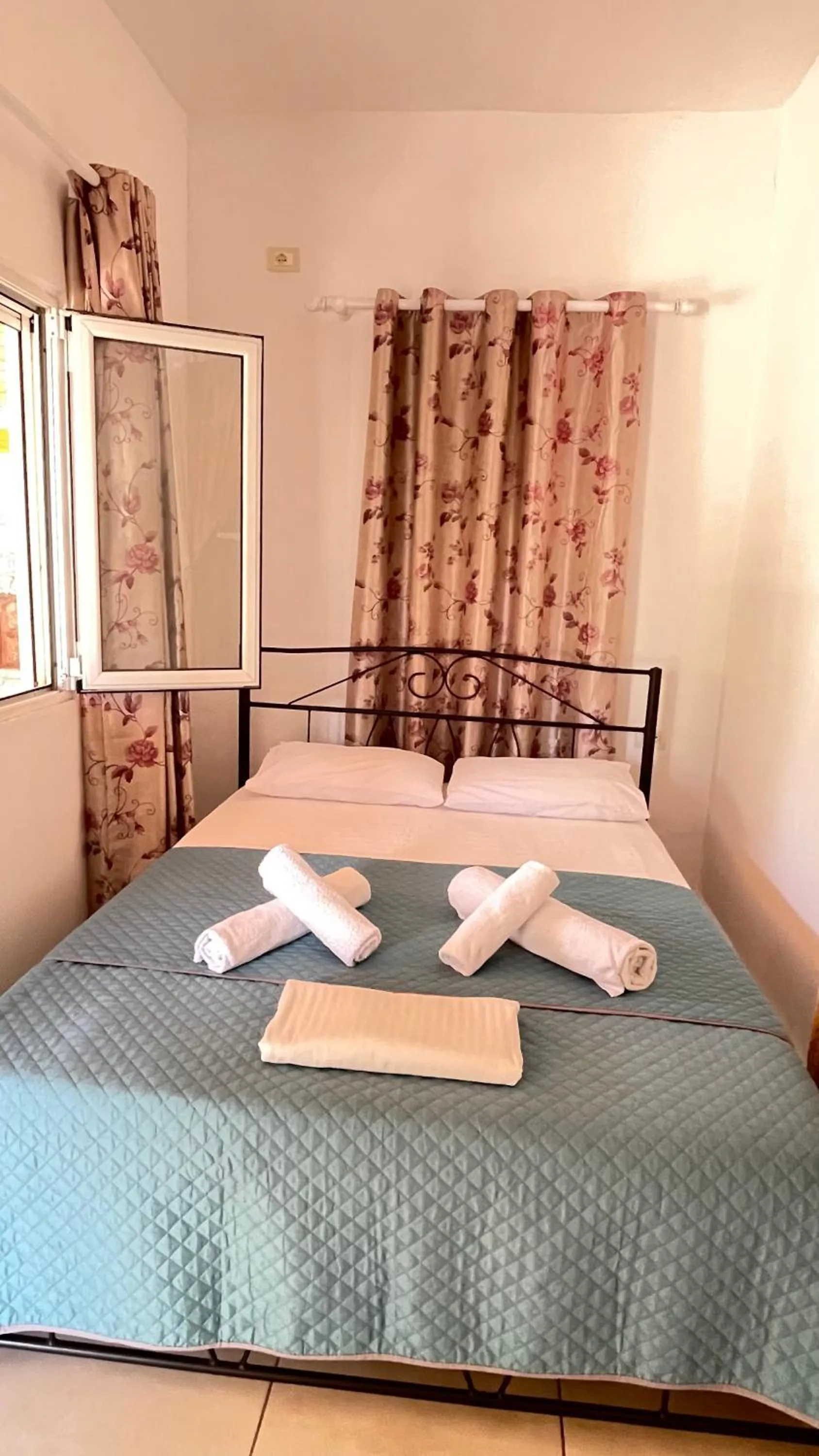 Photo of the whole room, Bed in Rida Village Ksamil Island