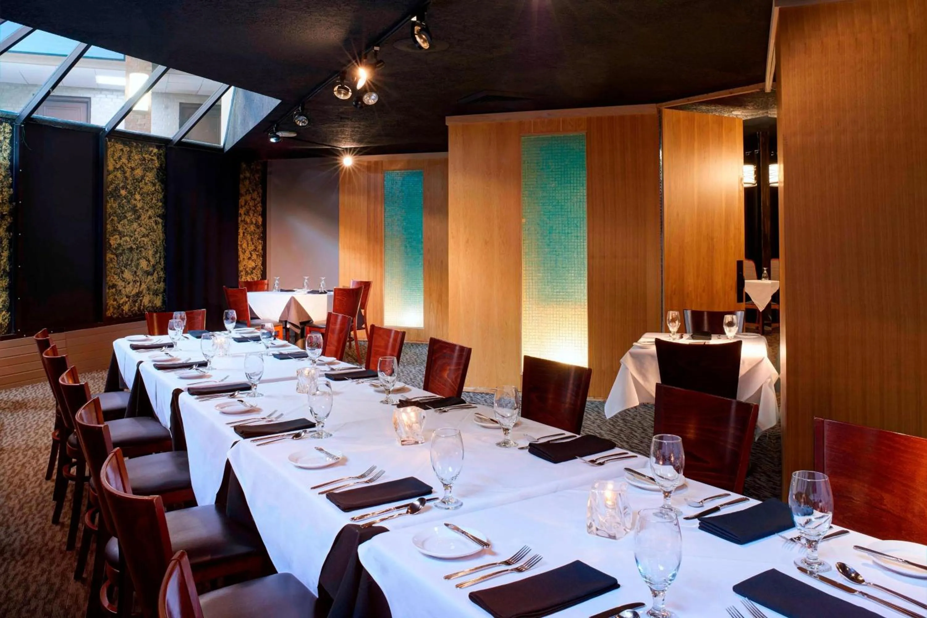 Restaurant/places to eat in Four Points by Sheraton Detroit Novi