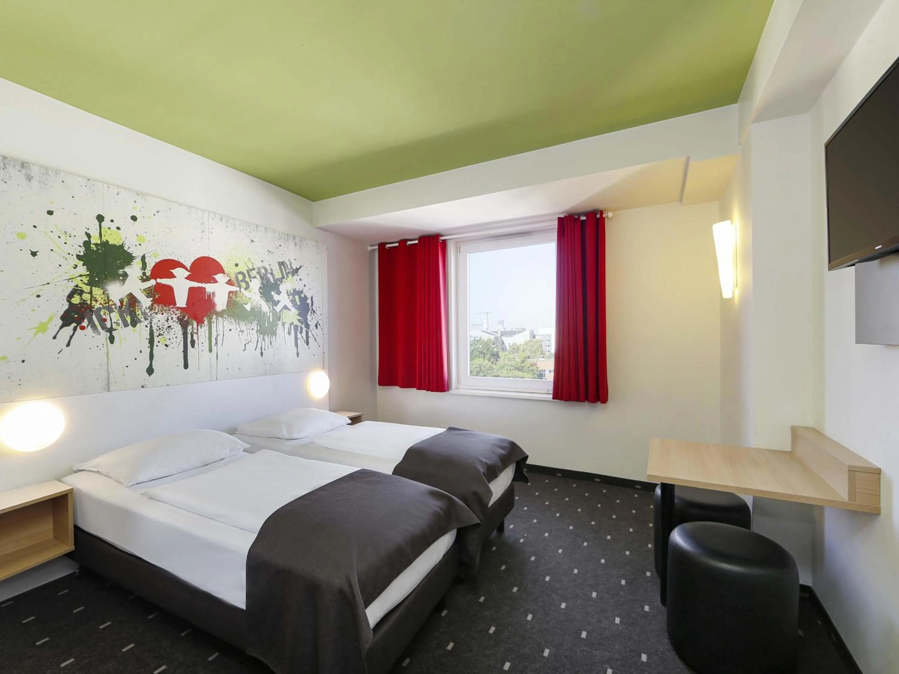 Photo of the whole room, Bed in B&B HOTEL Berlin-Potsdamer Platz