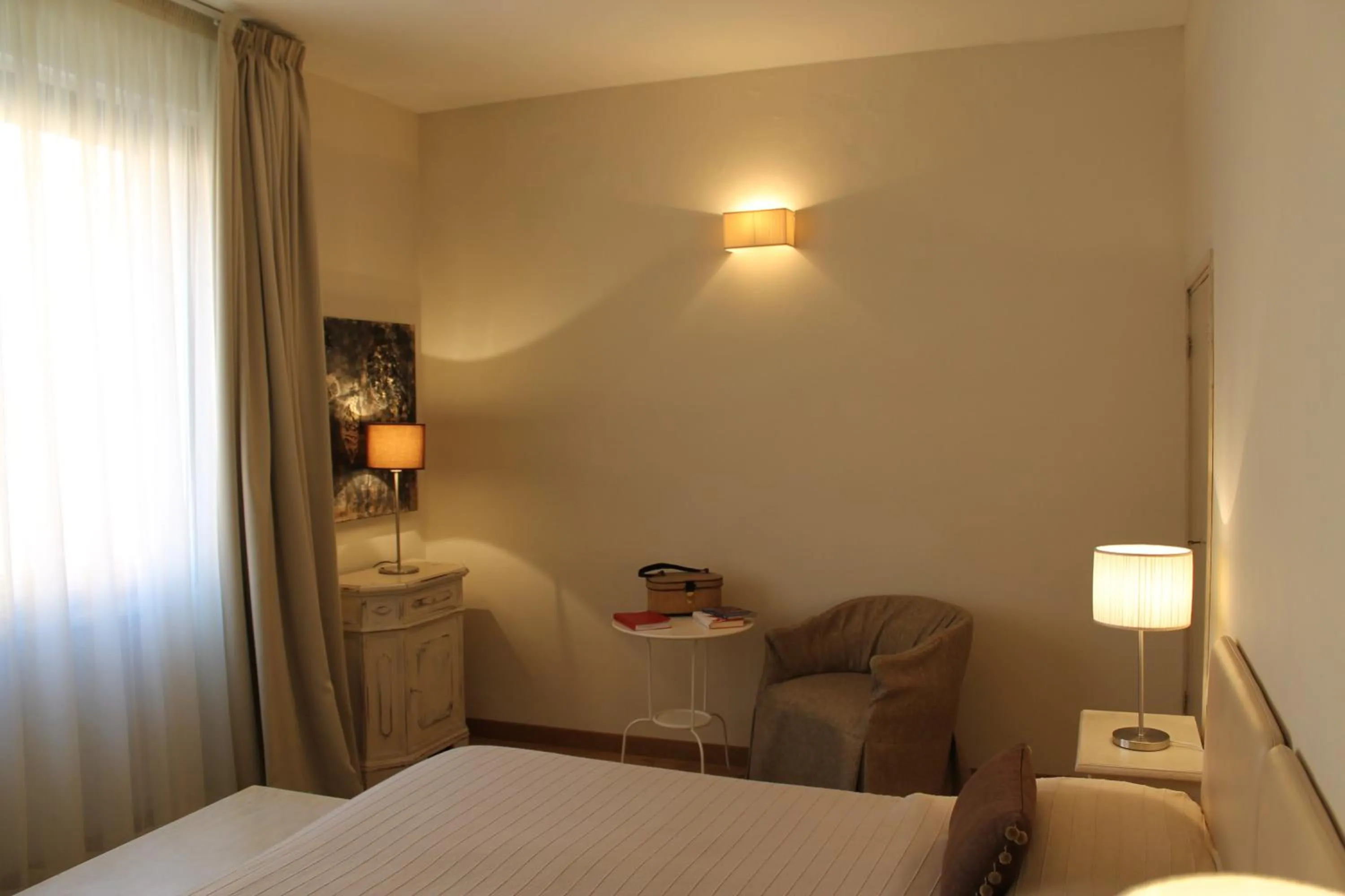 Photo of the whole room, Bed in Hotel Touring