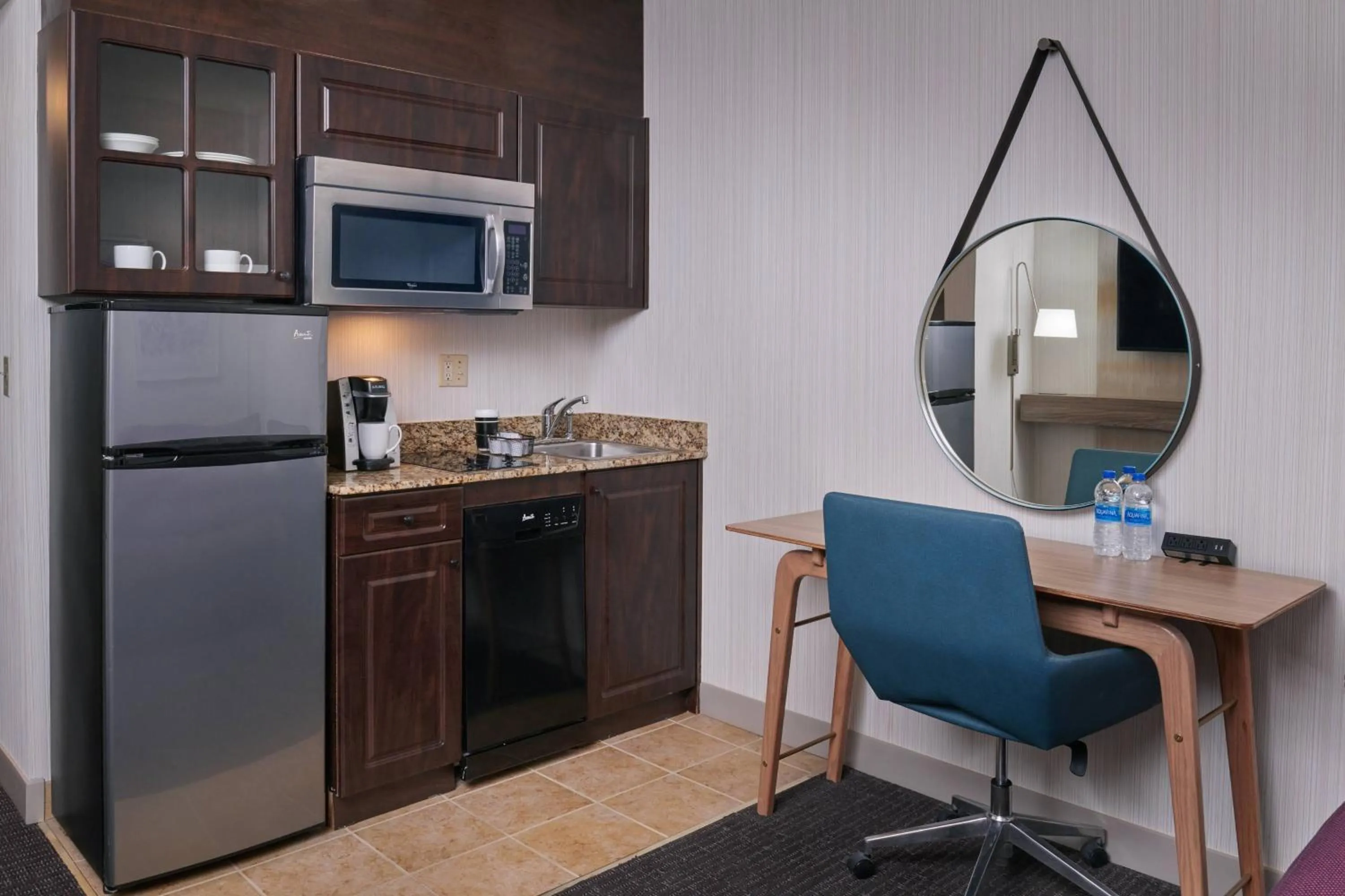 Kitchen or kitchenette in Delta Hotels by Marriott Detroit Novi