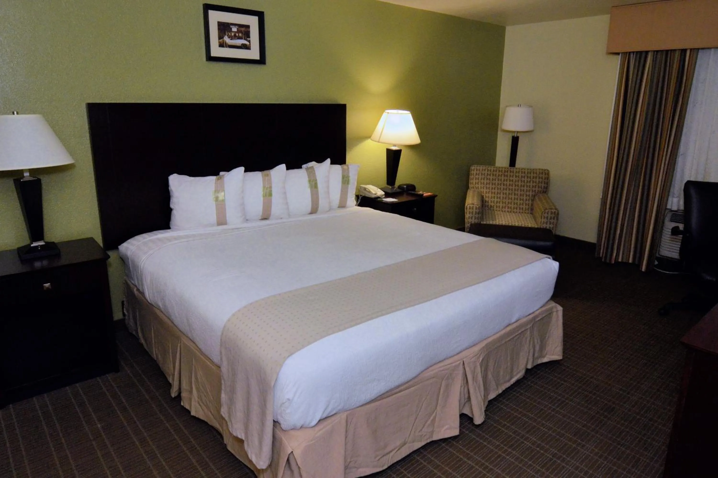 Photo of the whole room, Bed in Holiday Inn - Fort Myers - Downtown Area by IHG