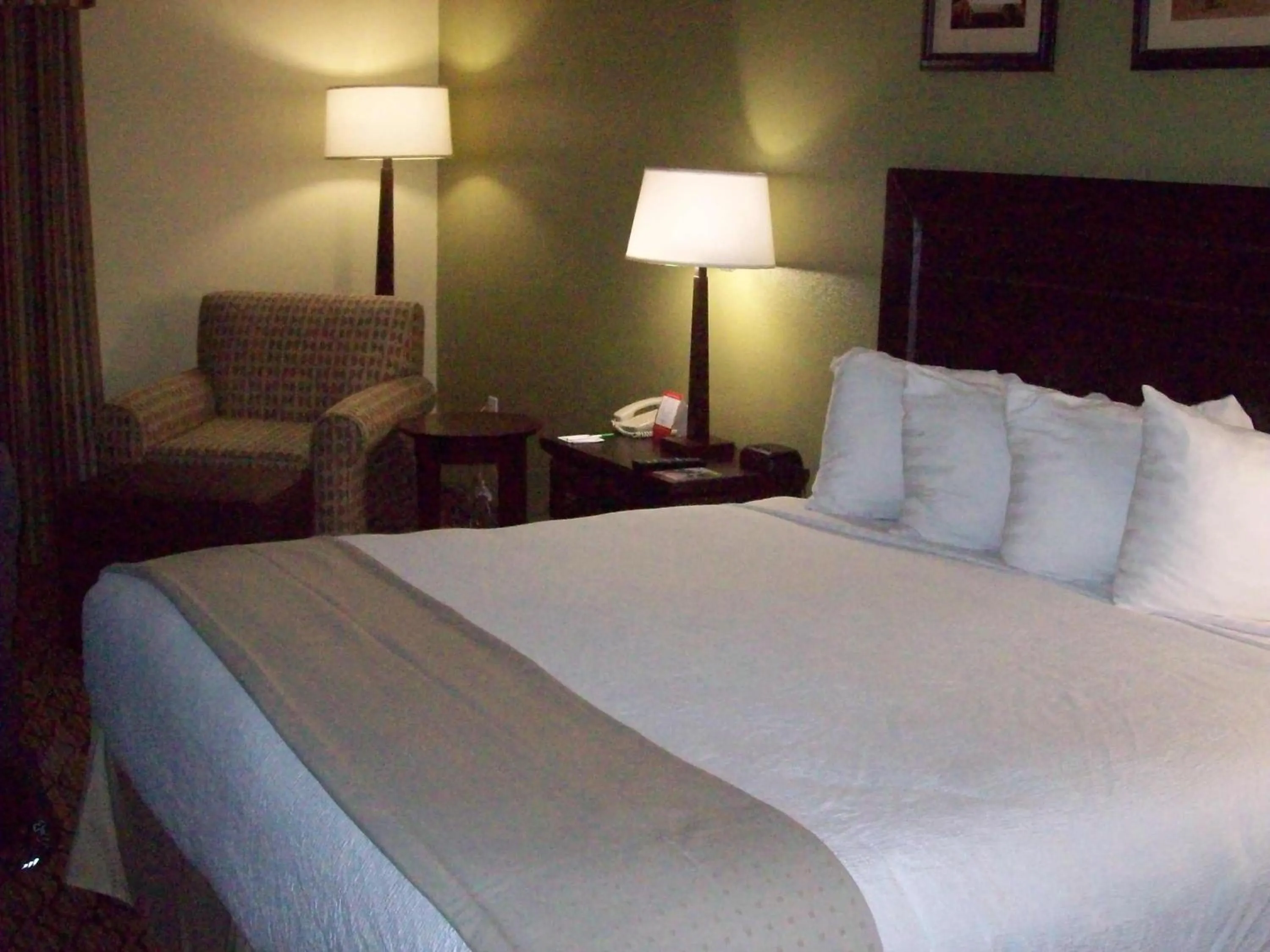 Bedroom, Bed in Holiday Inn - Fort Myers - Downtown Area by IHG