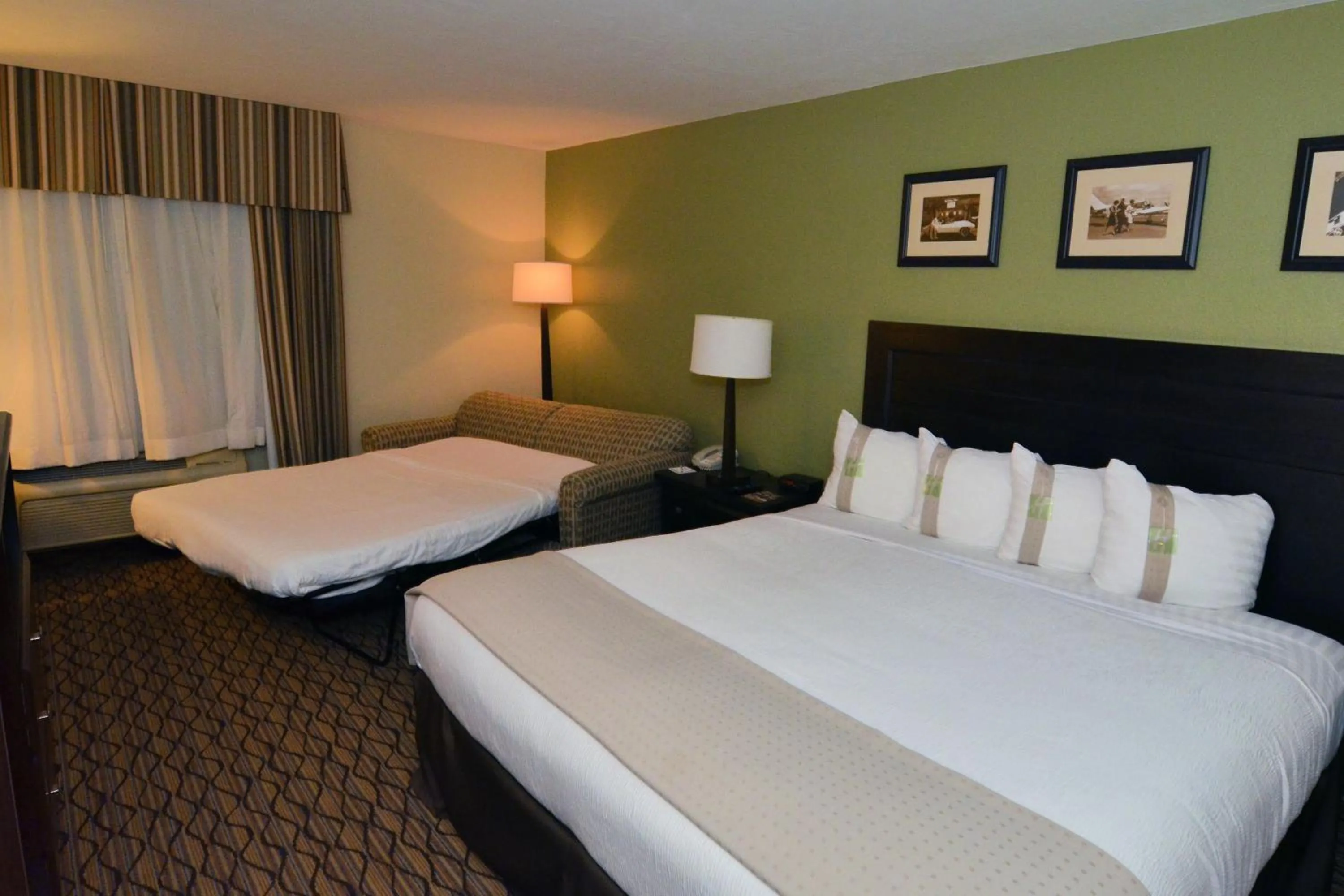 Photo of the whole room, Bed in Holiday Inn - Fort Myers - Downtown Area by IHG