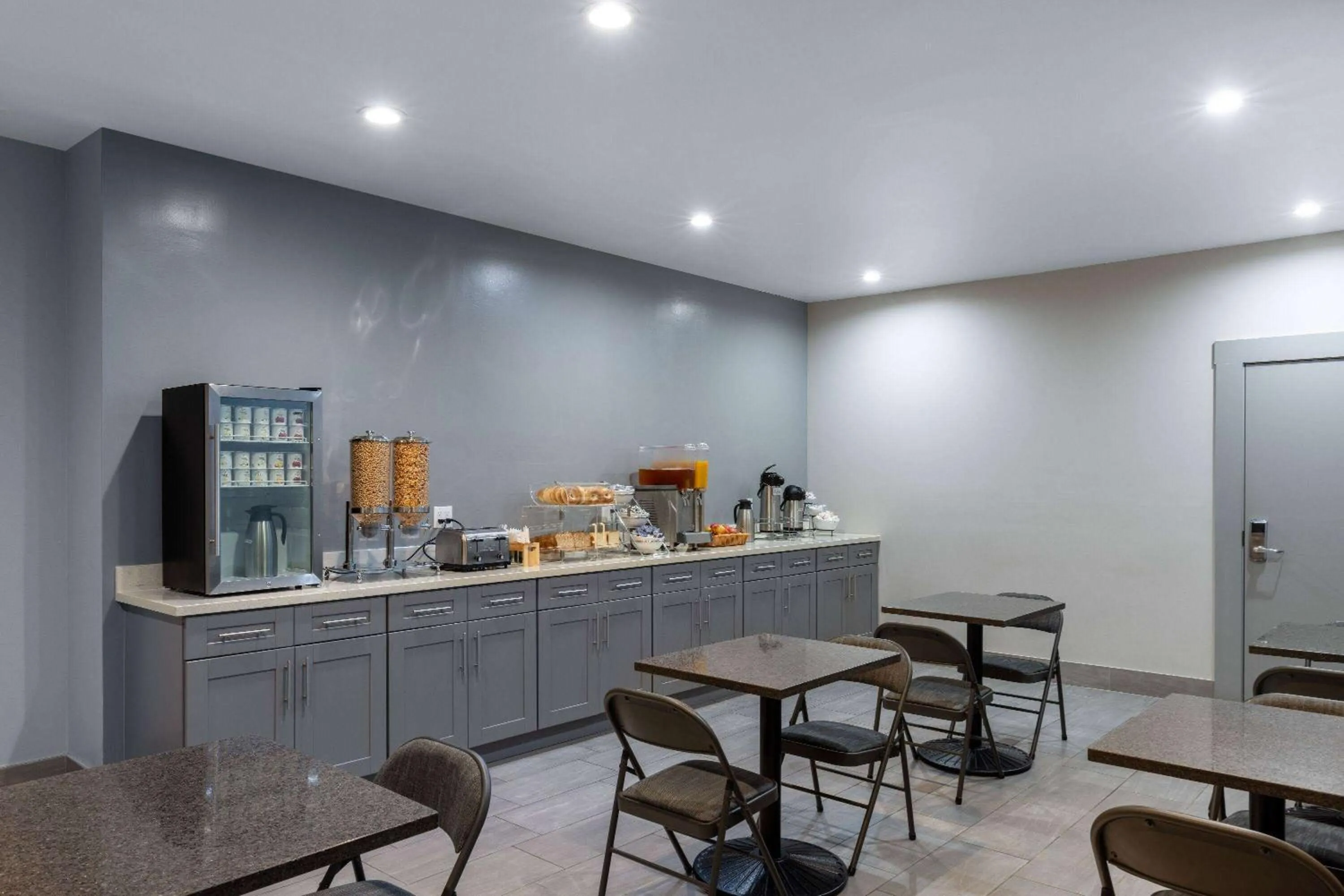 Breakfast in Super 8 by Wyndham San Francisco/Union Square Area