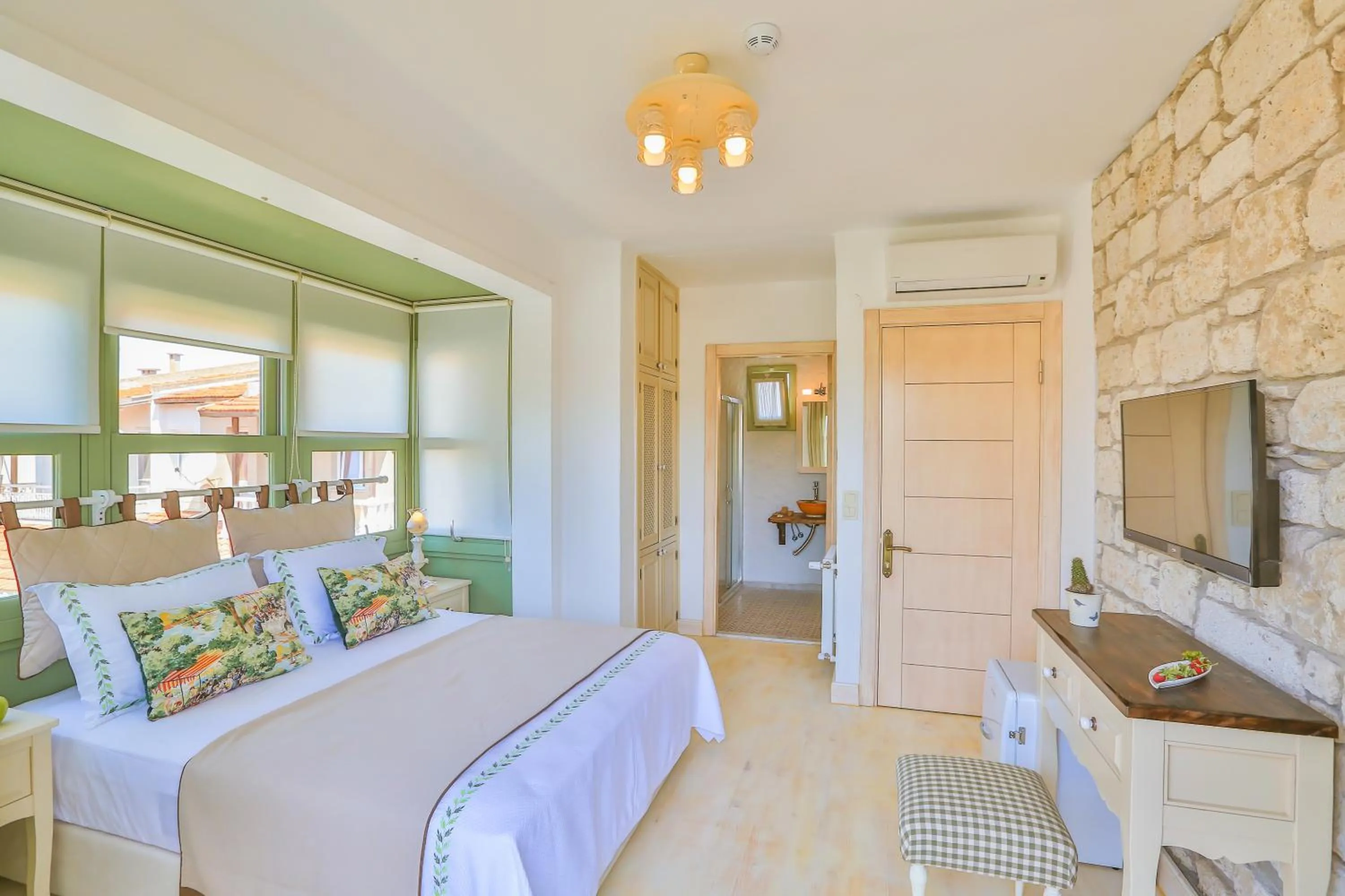 Photo of the whole room, Bed in Palas Alaçatı - Adult Only