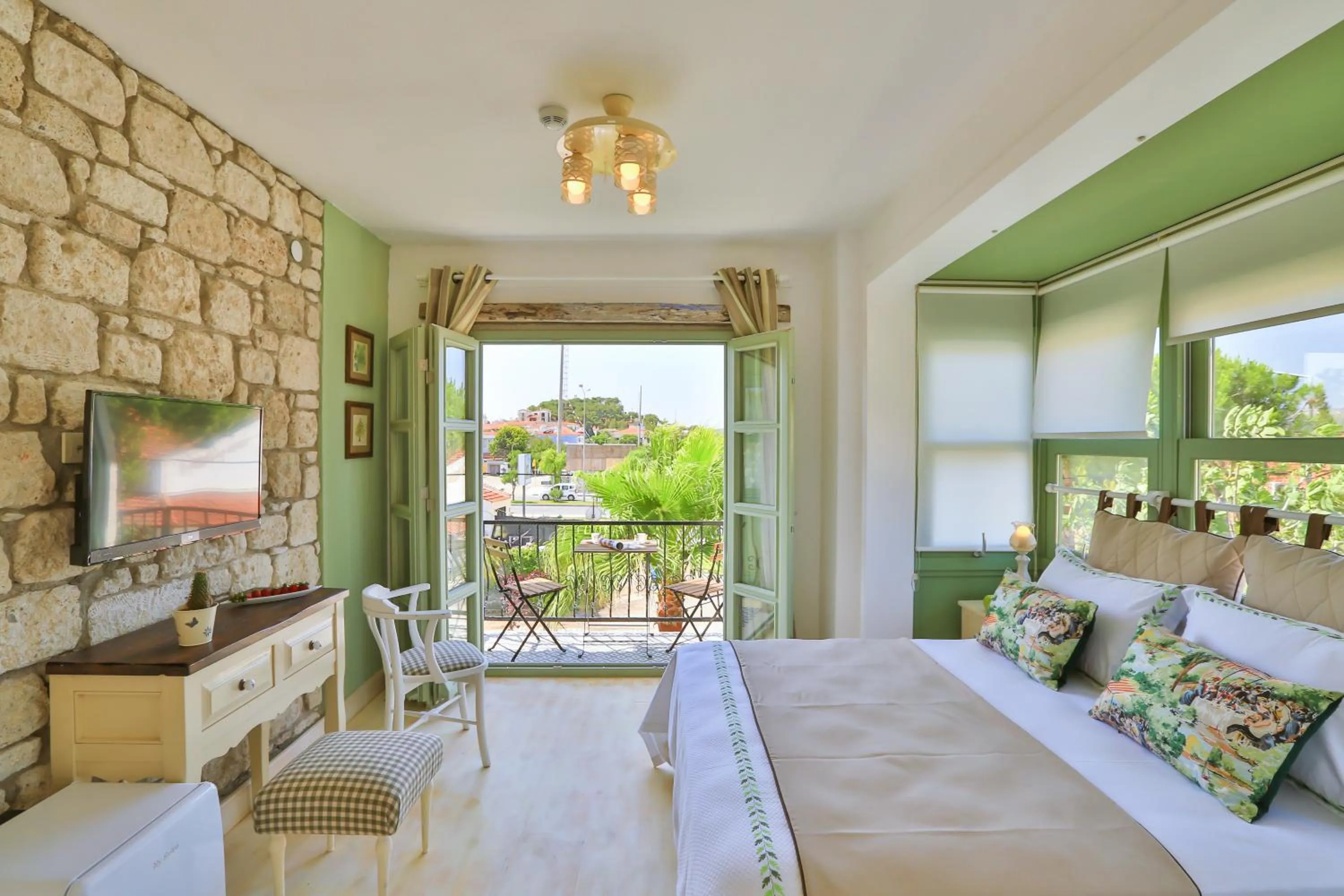 TV and multimedia, Bed in Palas Alaçatı - Adult Only