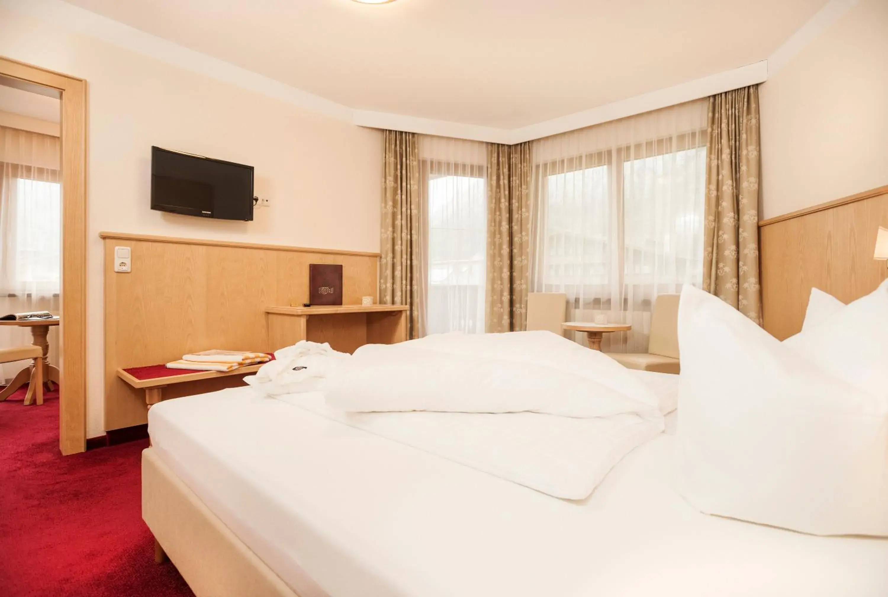 Family Suite with Balcony in Hotel Alpenhof Kristall Family Suite with Balcony in Hotel Alpenhof Kristall