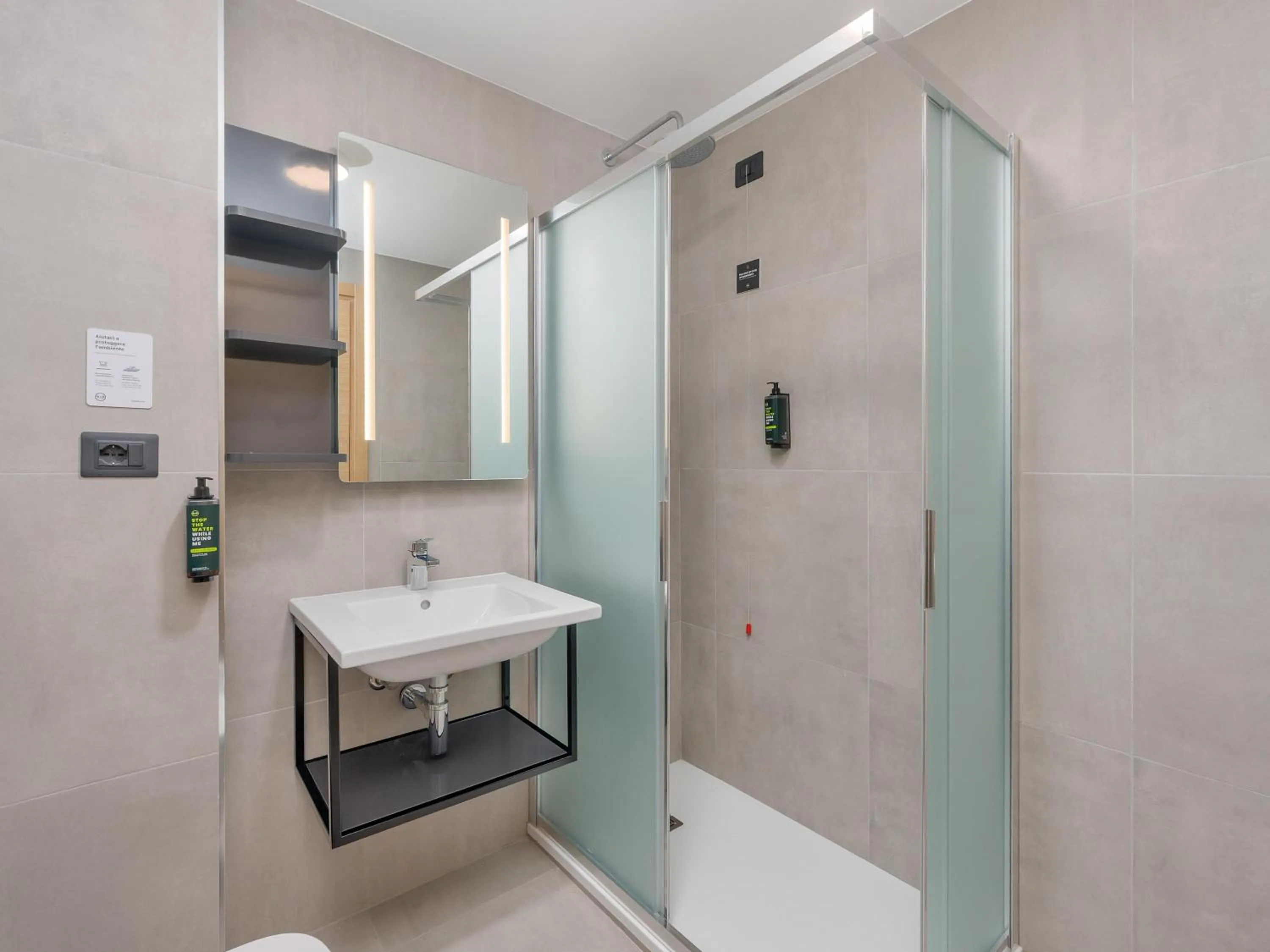 Photo of the whole room in B&B HOTEL Calenzano First