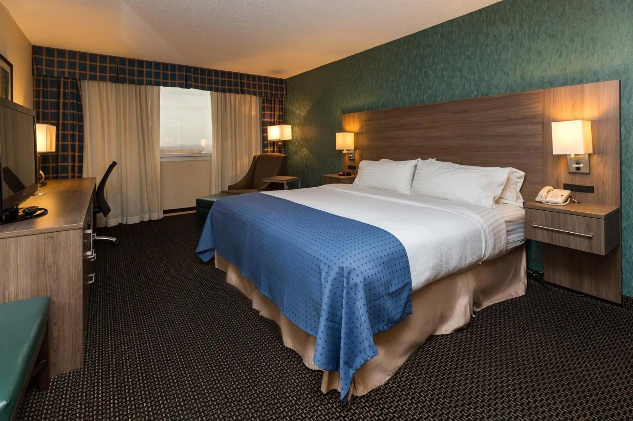 Bed in Holiday Inn Des Moines-Downtown-Mercy Campus by IHG