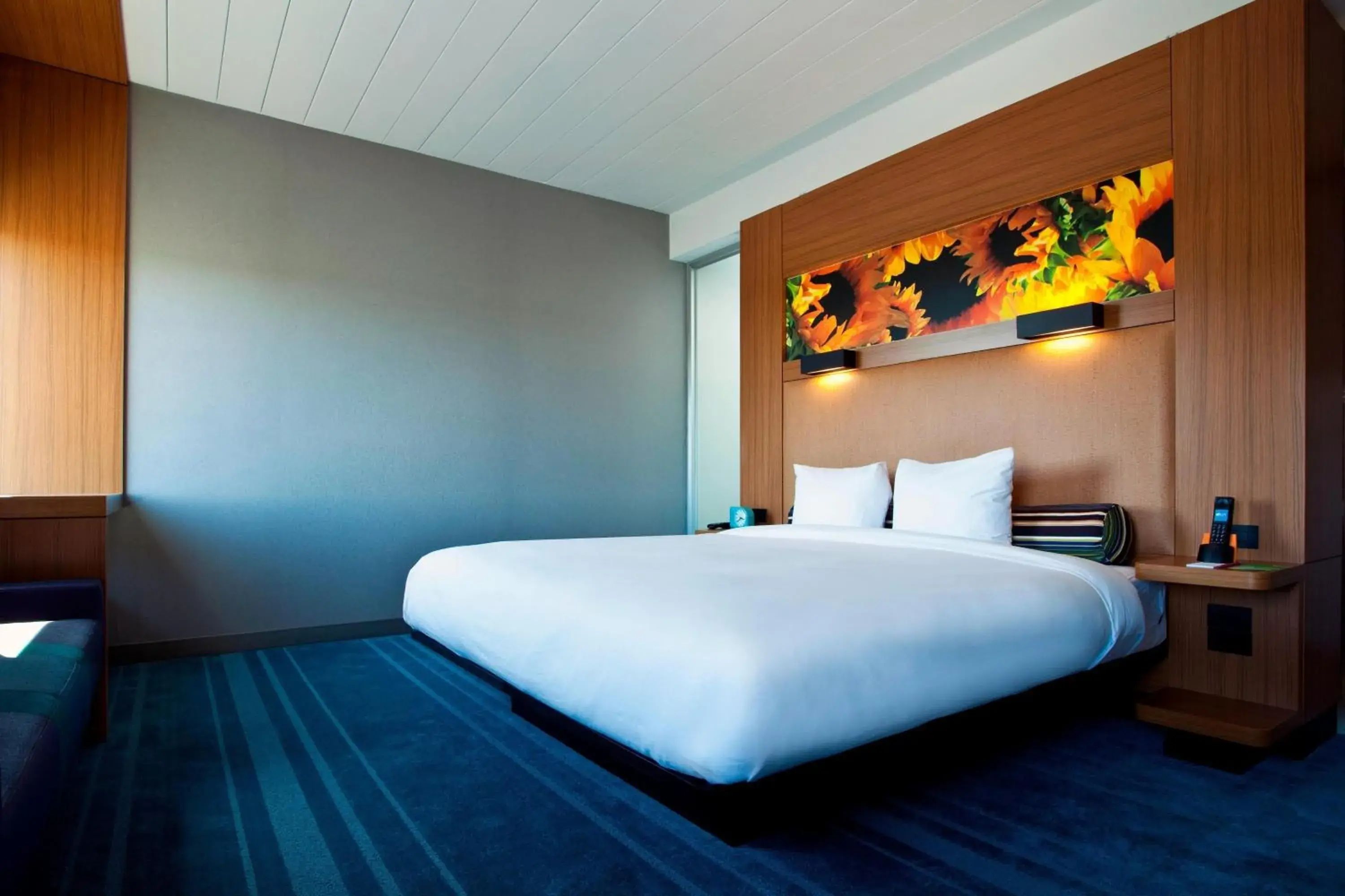 Guest Room, 1 King in Aloft BWI Baltimore Washington International Airport Guest Room, 1 King in Aloft BWI Baltimore Washington International Airport