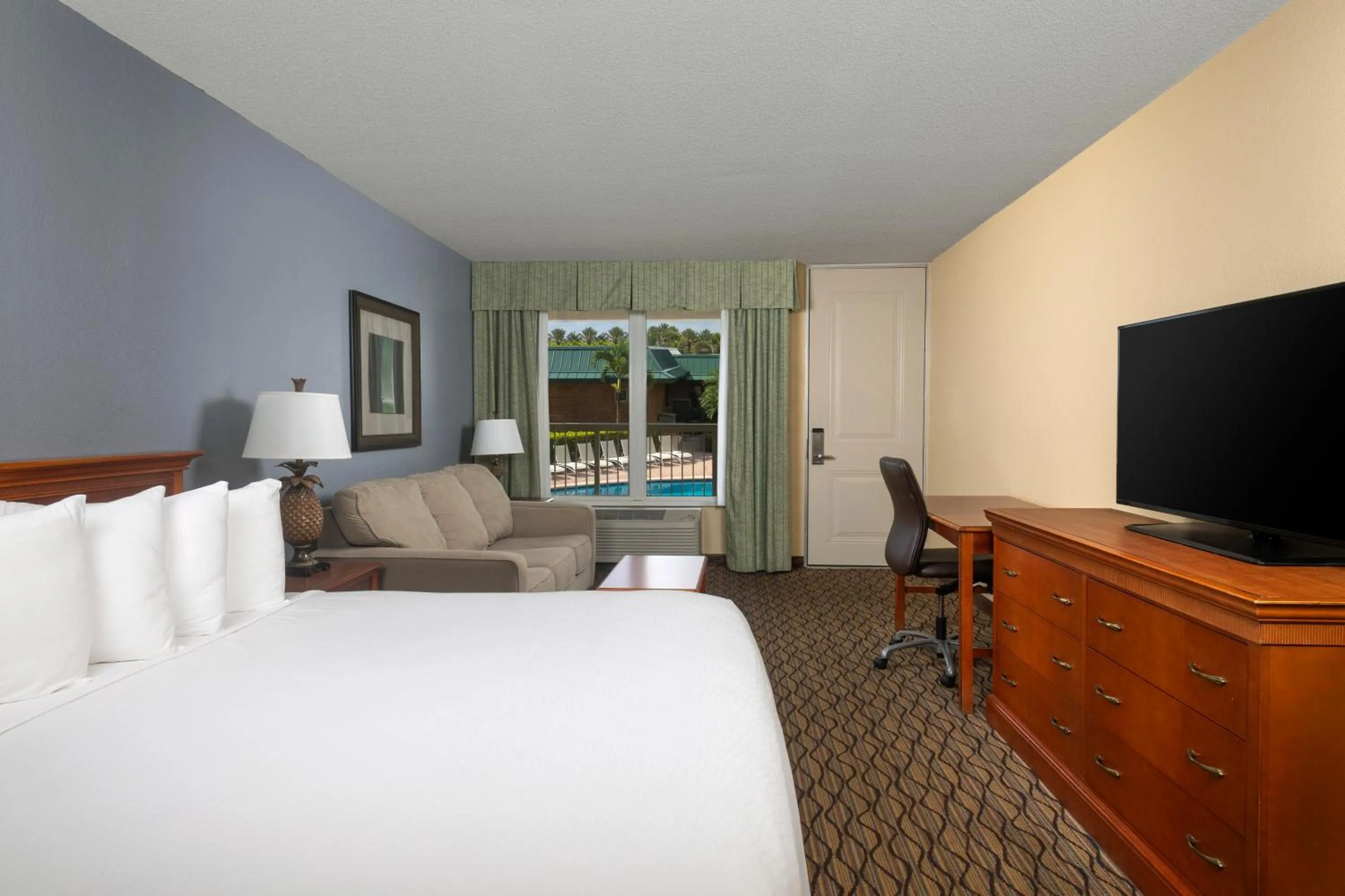 Bed in Ocean Breeze Inn Vero Beach