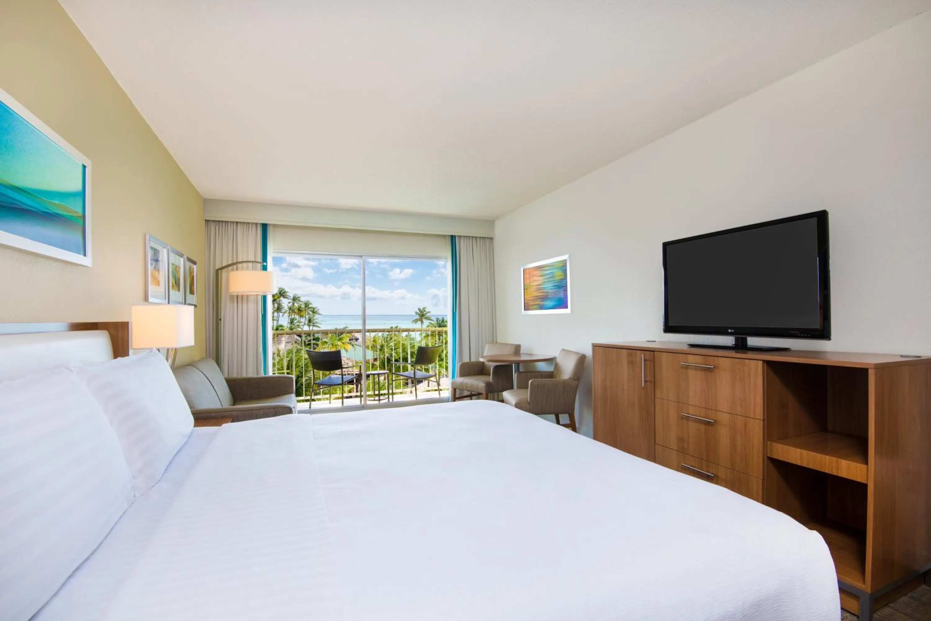 Photo of the whole room, Bed in Holiday Inn Resort Aruba - Beach Resort & Casino by IHG