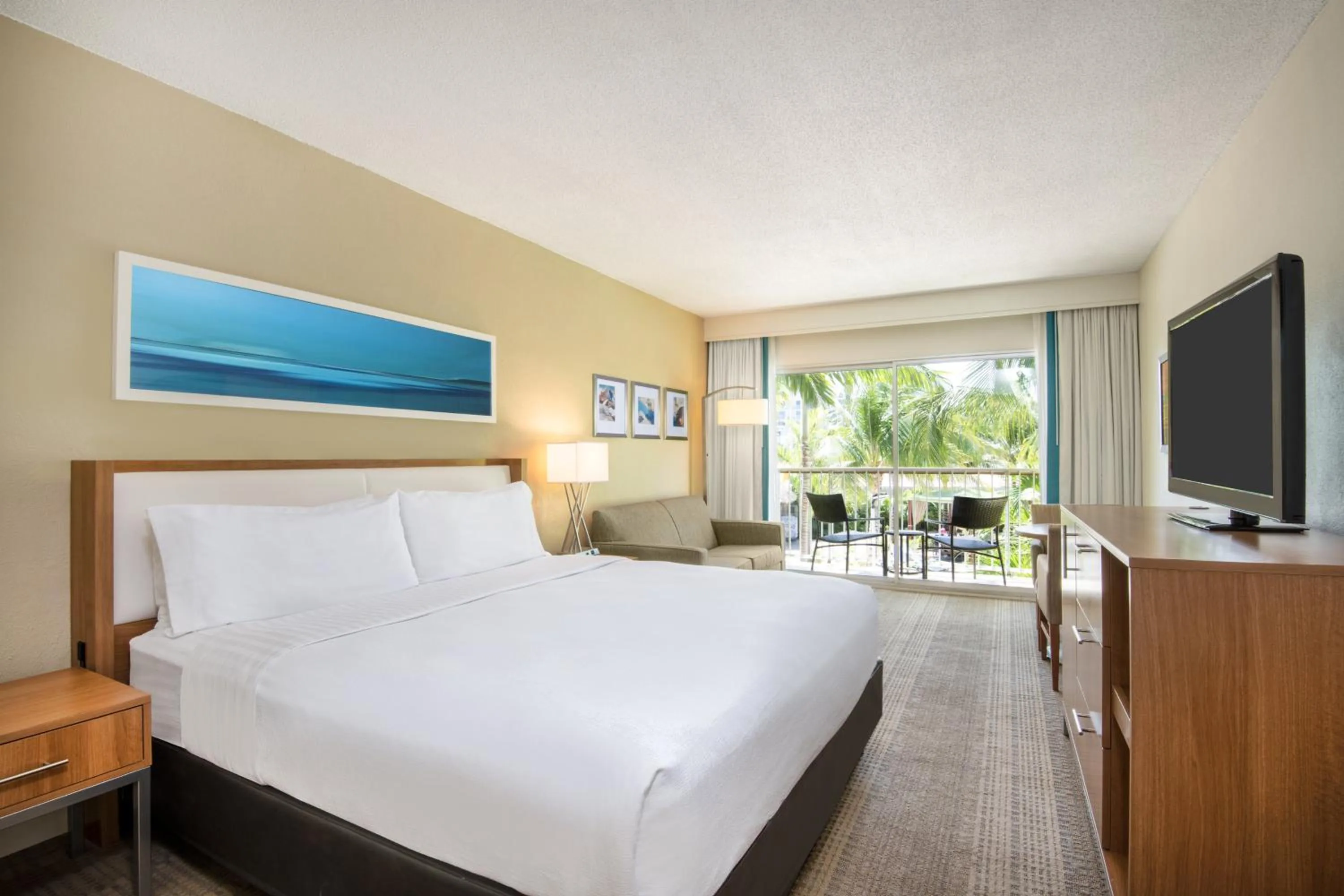 Photo of the whole room, Bed in Holiday Inn Resort Aruba - Beach Resort & Casino by IHG