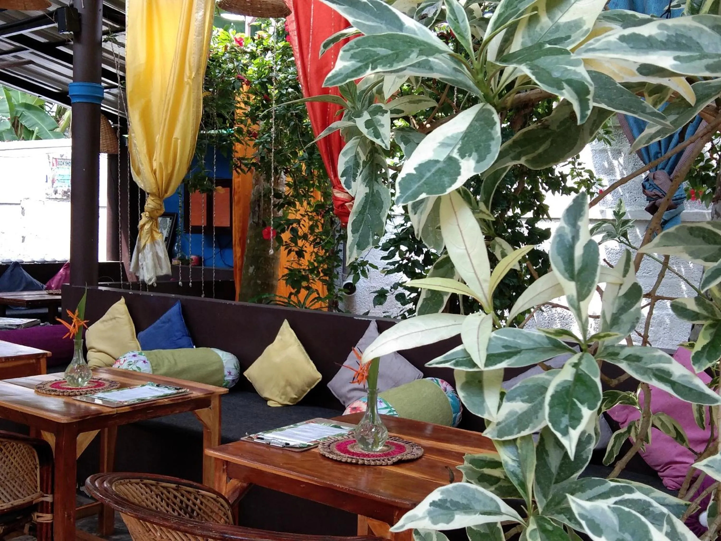 Restaurant/places to eat in Mad about Coco Yoga & Beach Retreat