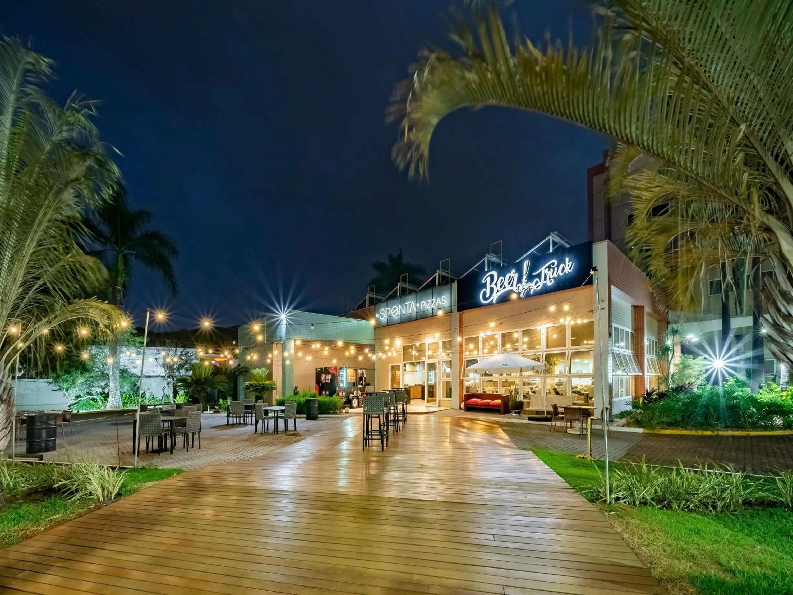 Lounge or bar in ibis Piracicaba