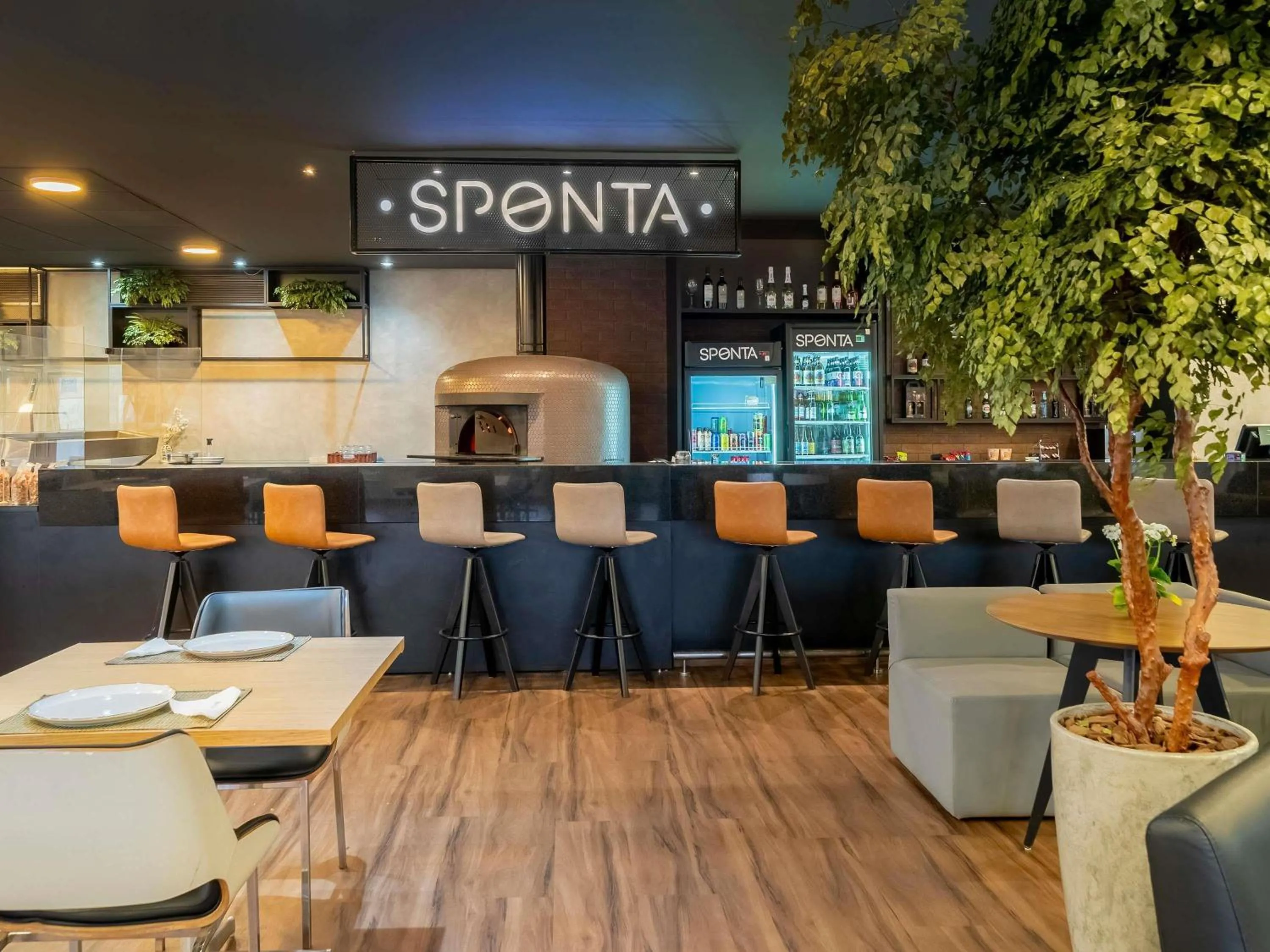 Lounge or bar in ibis Piracicaba