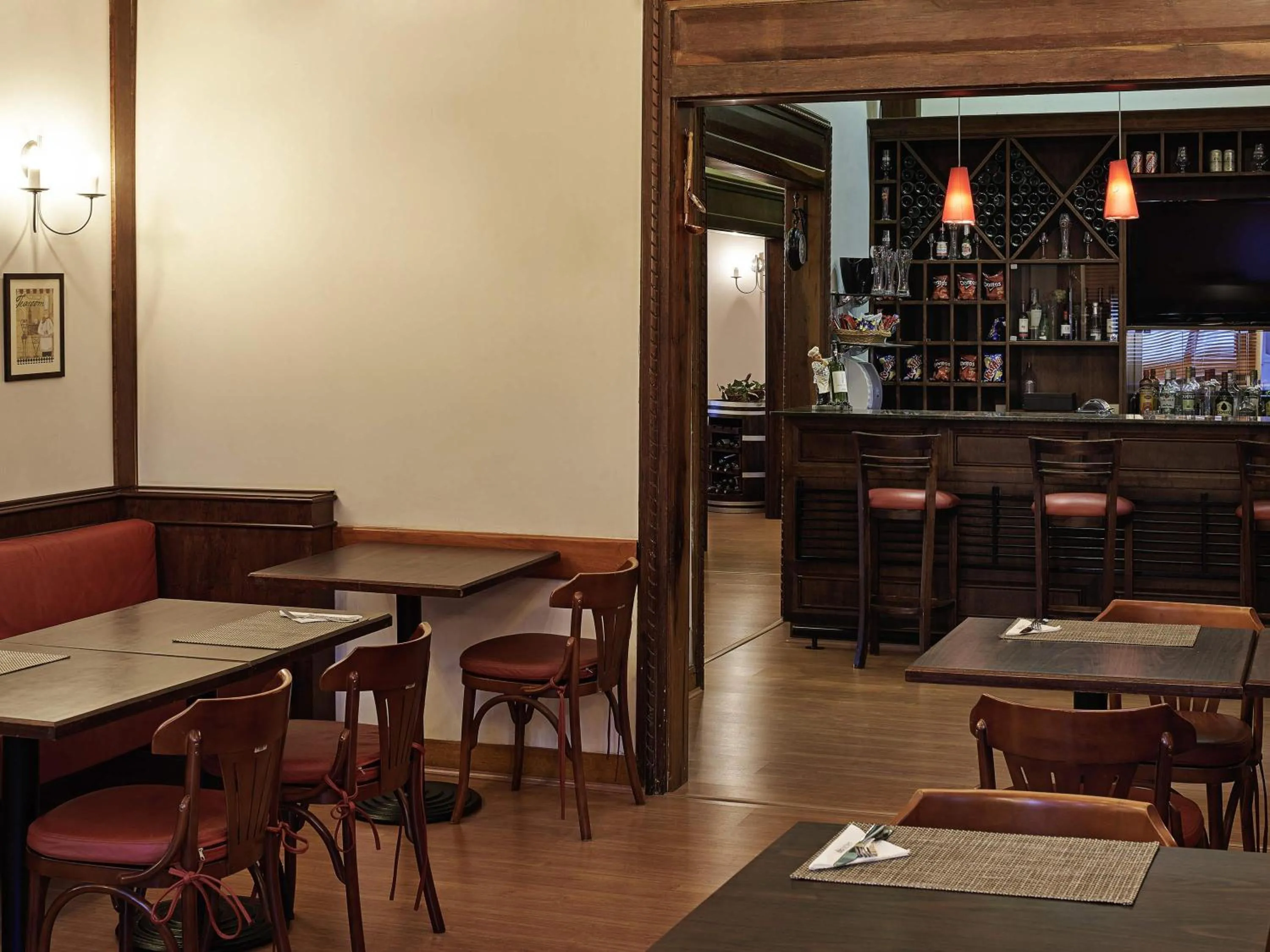 Restaurant/places to eat in ibis Curitiba Batel