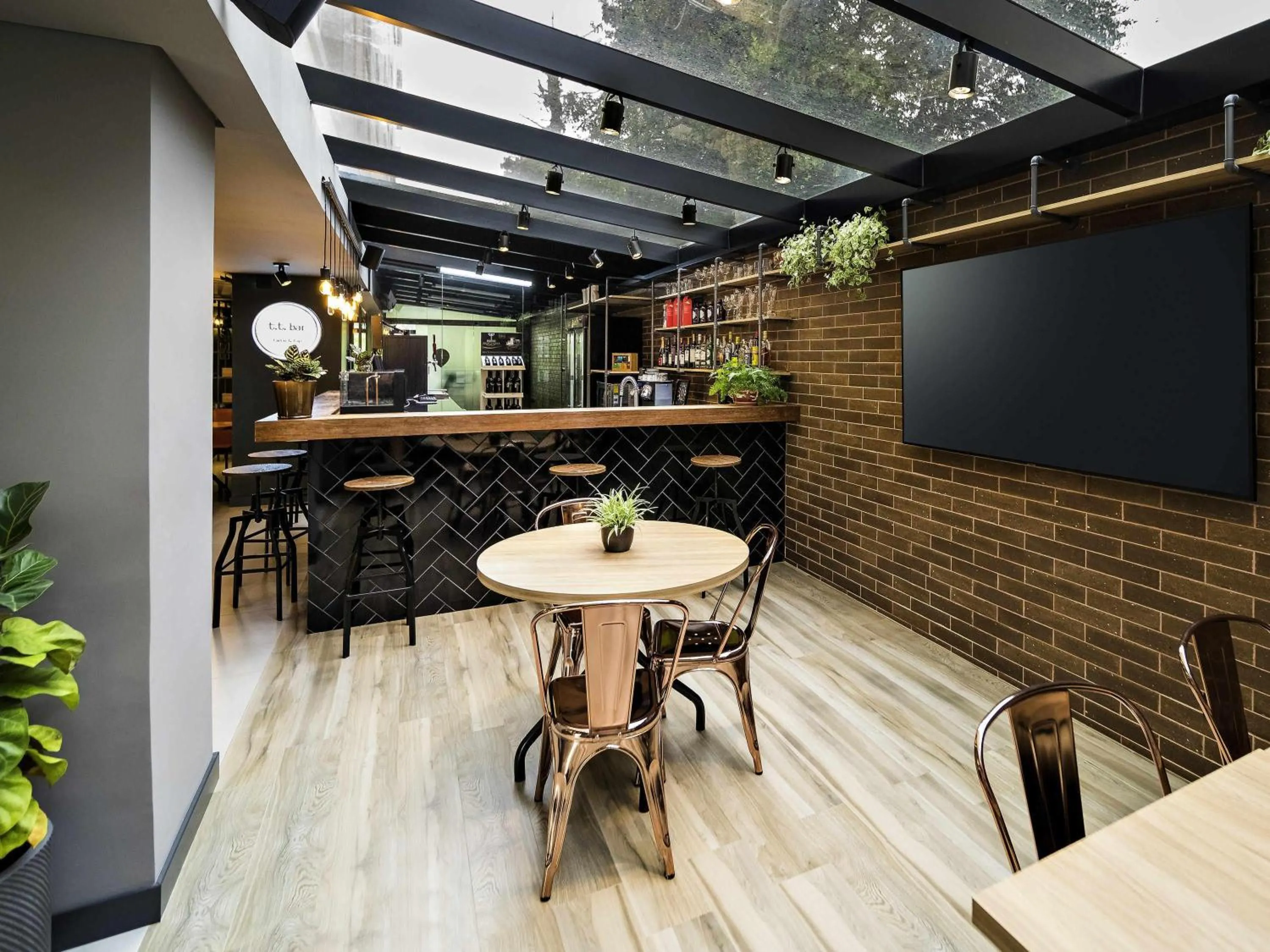 Lounge or bar in ibis Curitiba Batel