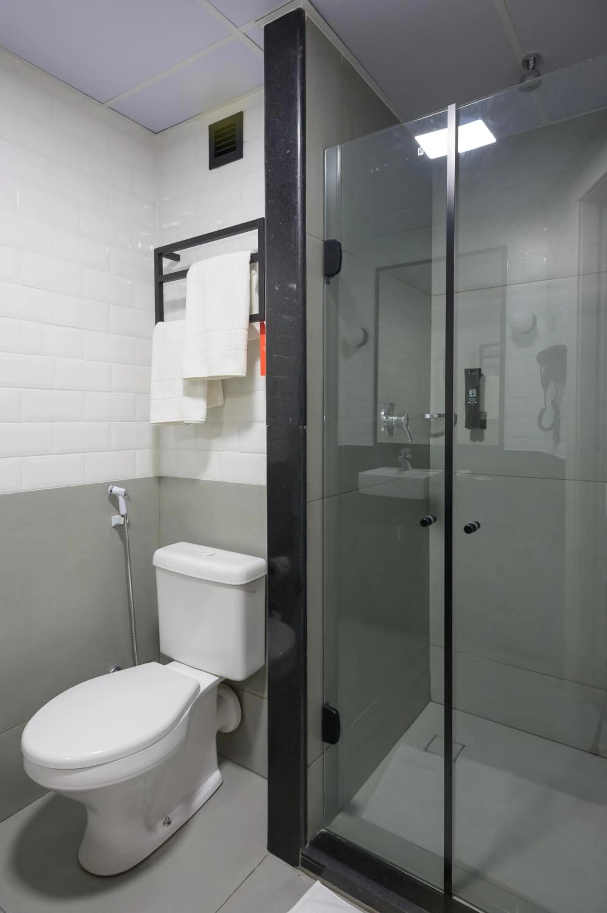 Bathroom in ibis Aracaju