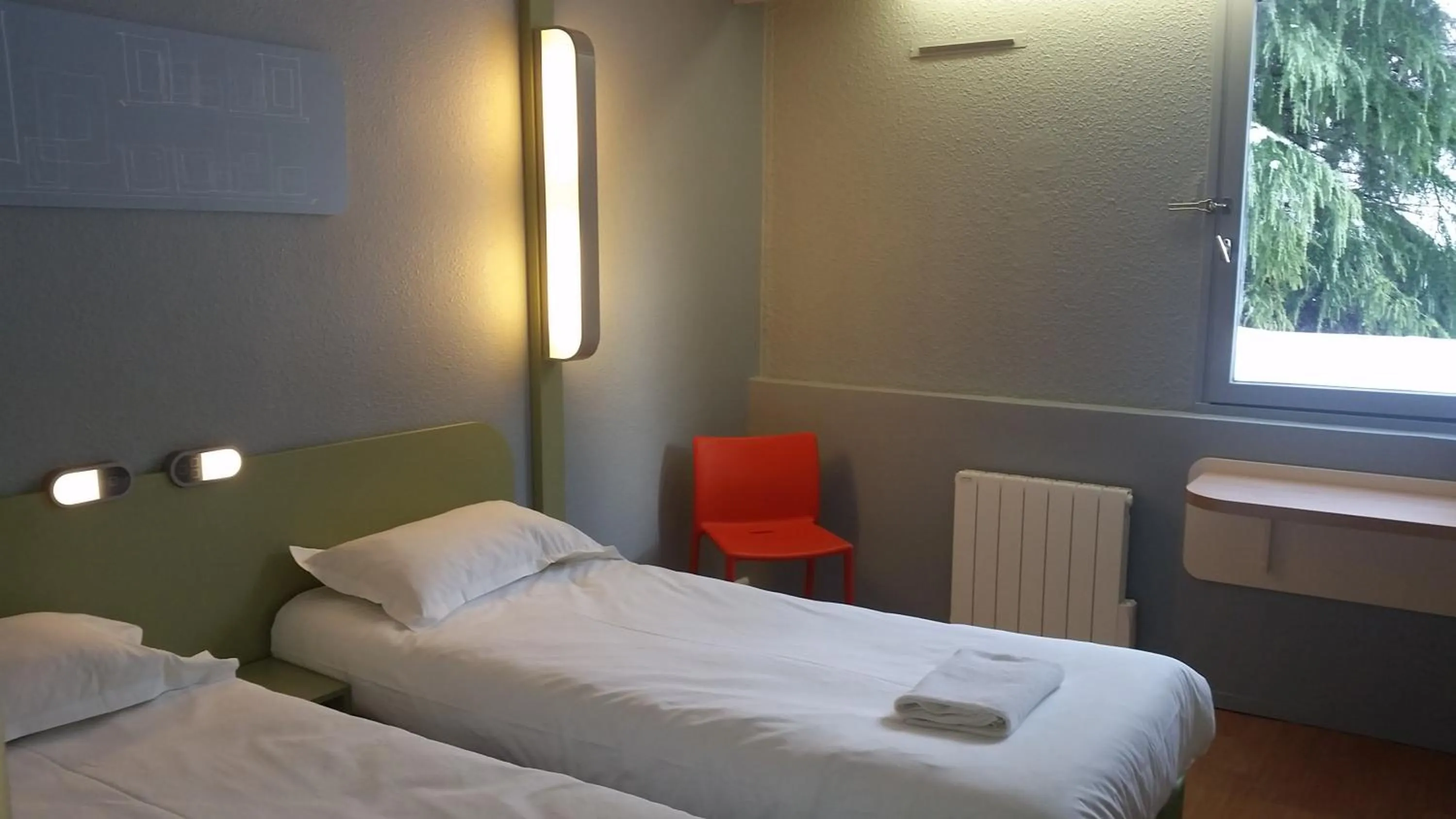 Bedroom, Bed in Hotel Inn Design Moutiers