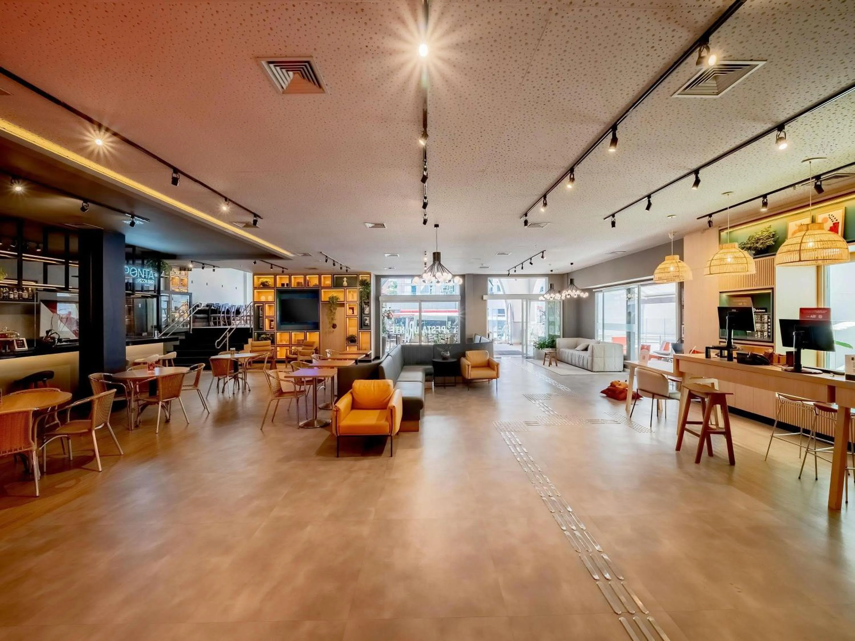 Lounge or bar in ibis Sao Paulo Paulista