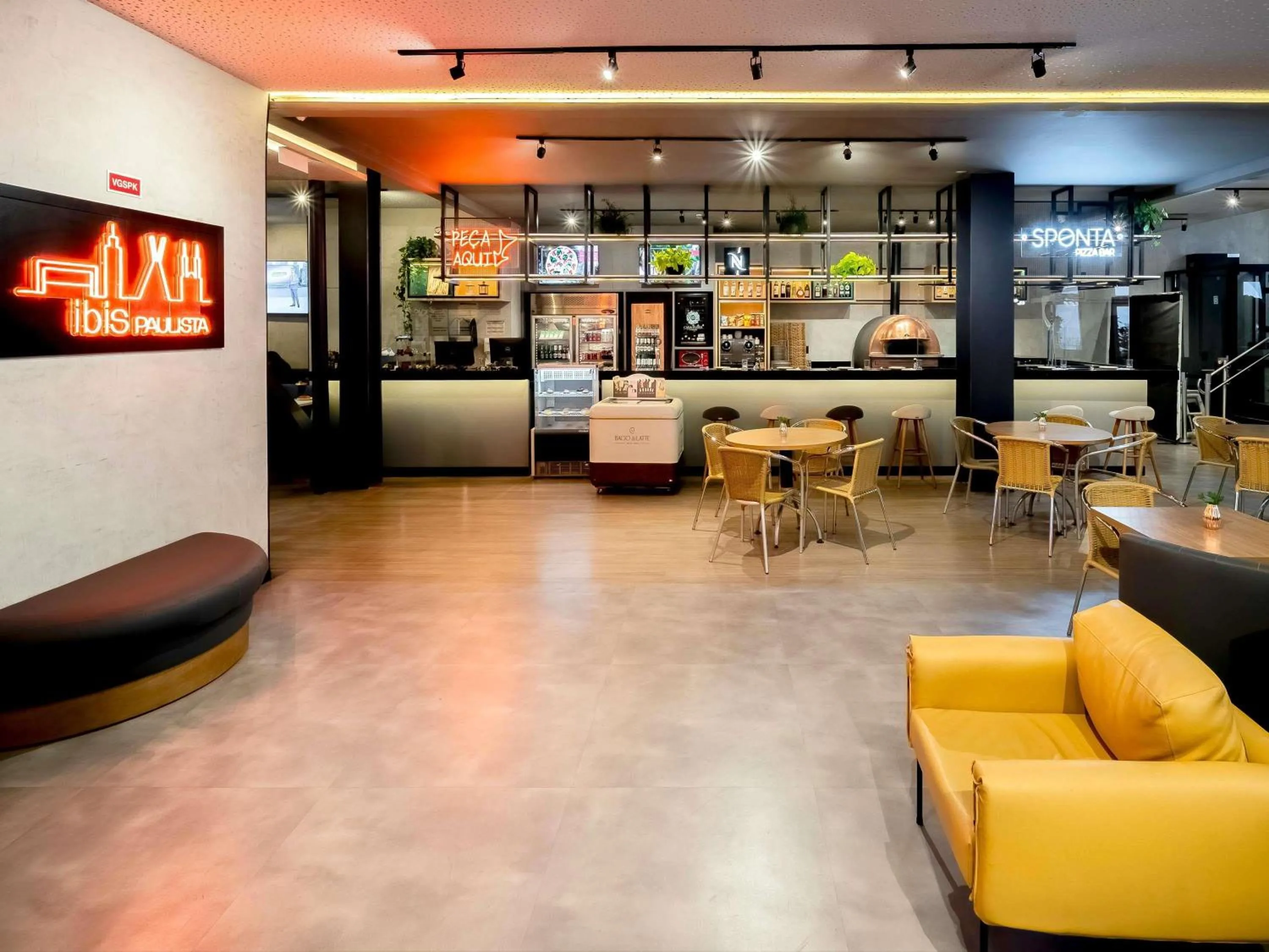 Lounge or bar in ibis Sao Paulo Paulista