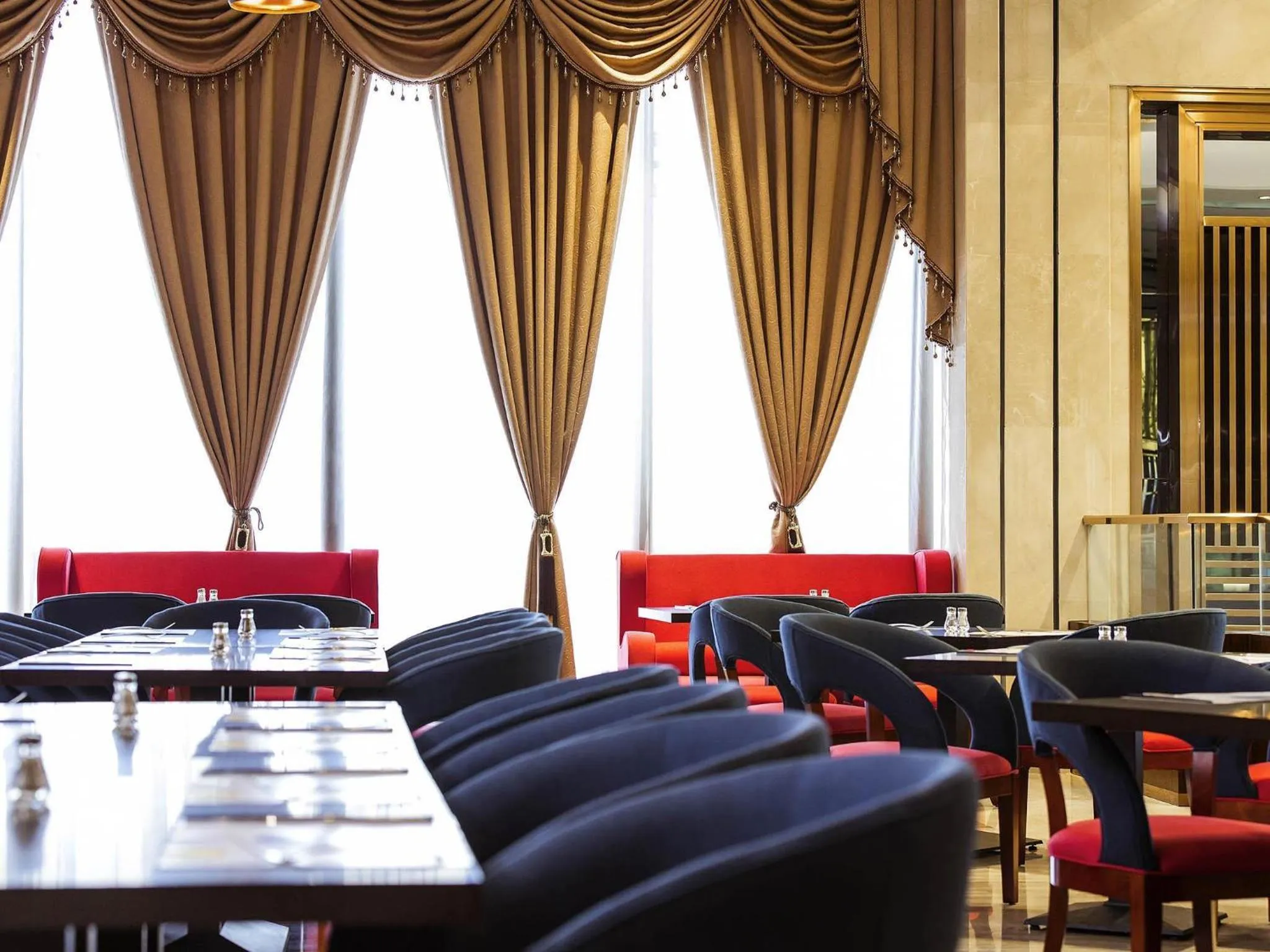 Restaurant/places to eat in Novotel Daqing Haofang