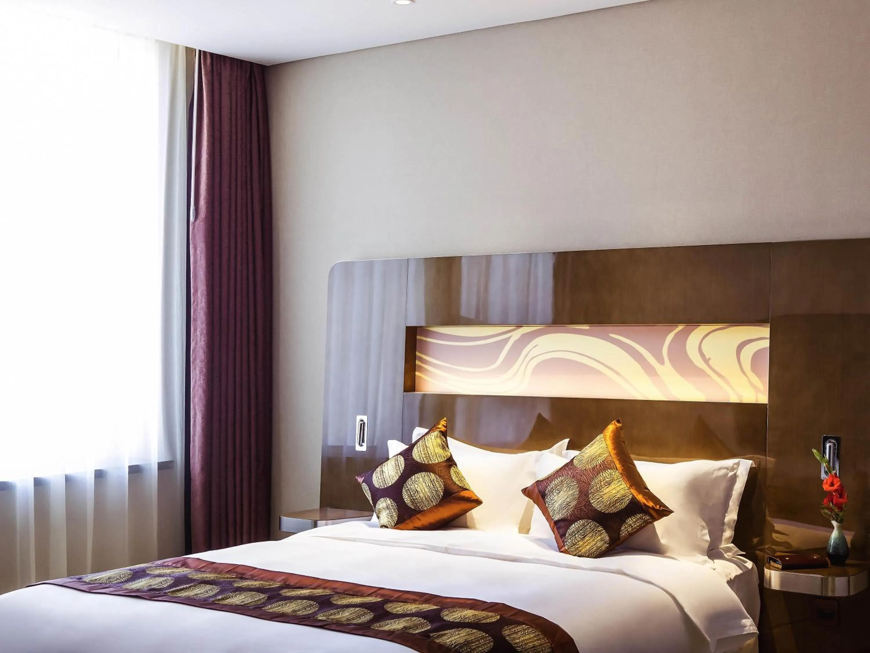 Meeting/conference room, Bed in Novotel Daqing Haofang