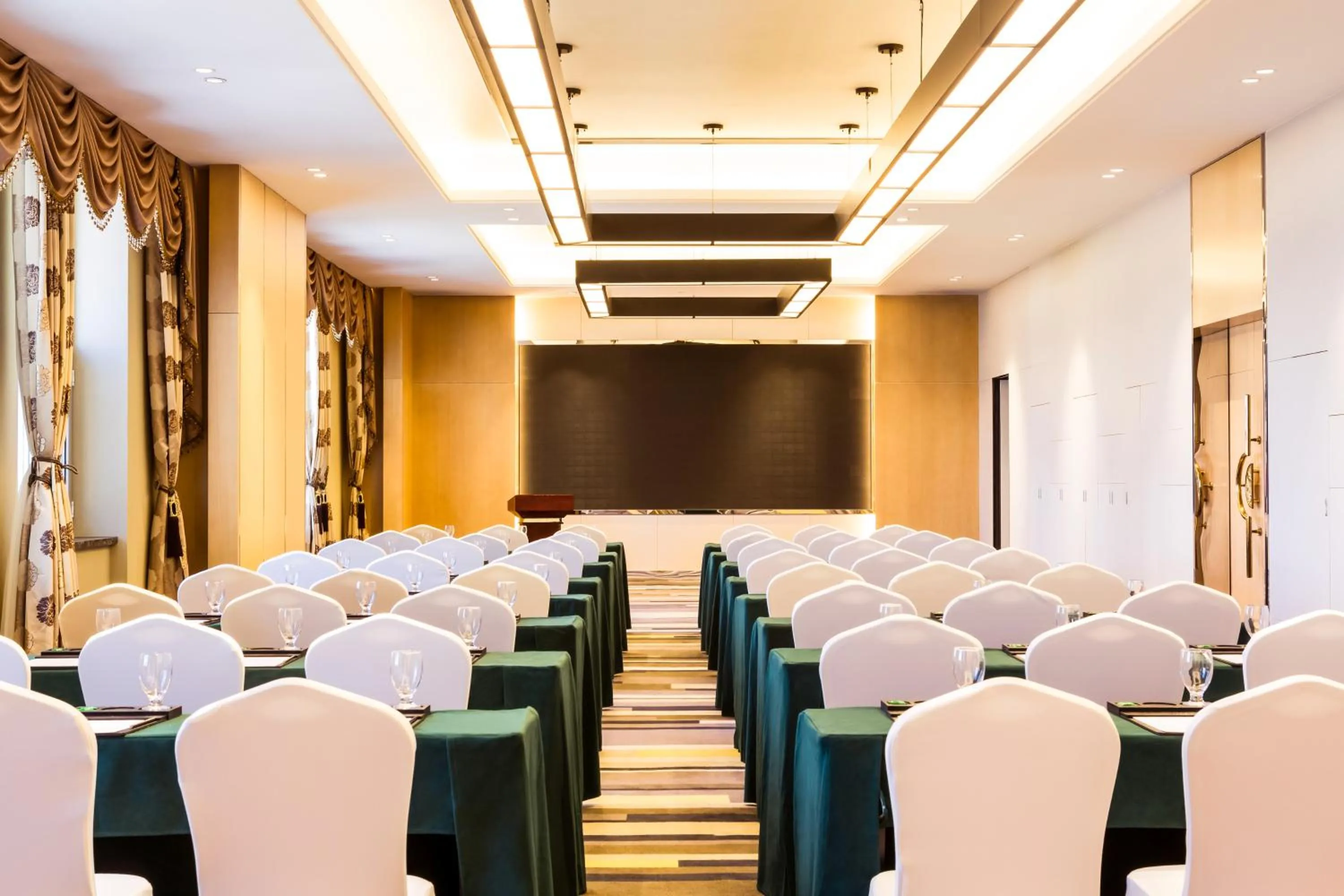 Meeting/conference room in Novotel Daqing Haofang
