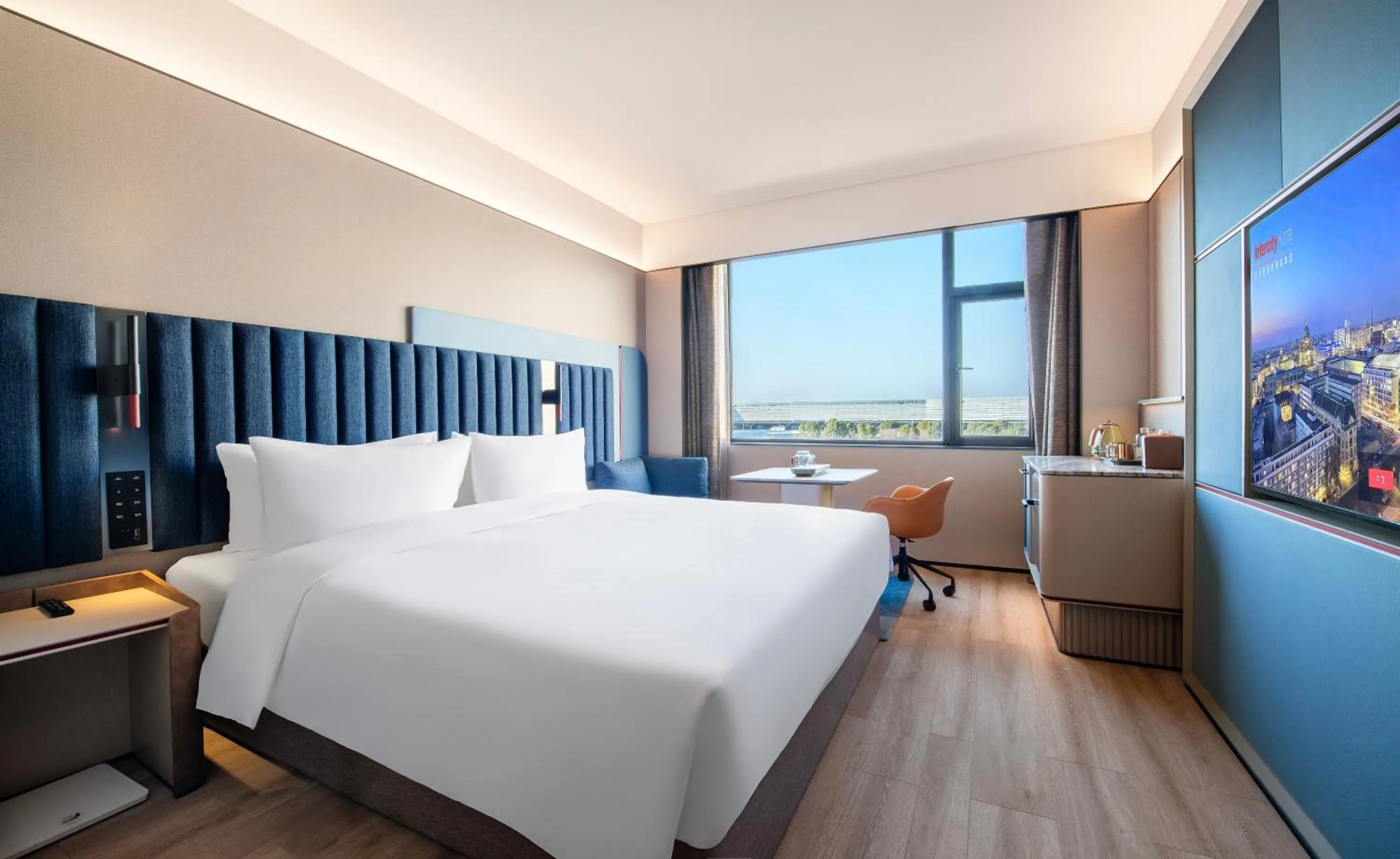 Bed in IntercityHotel Shanghai Hongqiao Airport - Free Minibar for First Night