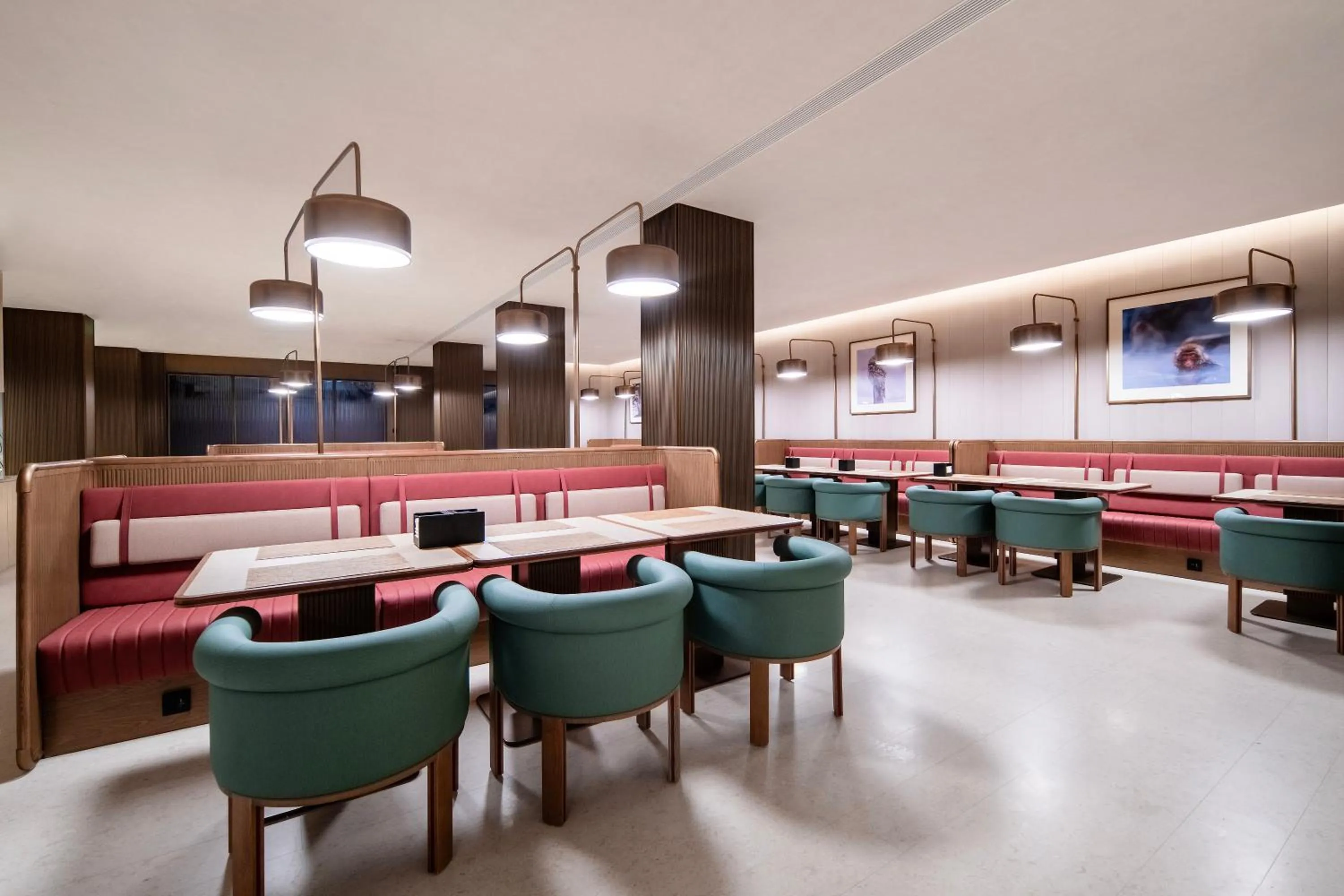 Breakfast in IntercityHotel Shanghai Hongqiao Airport - Free Minibar for First Night