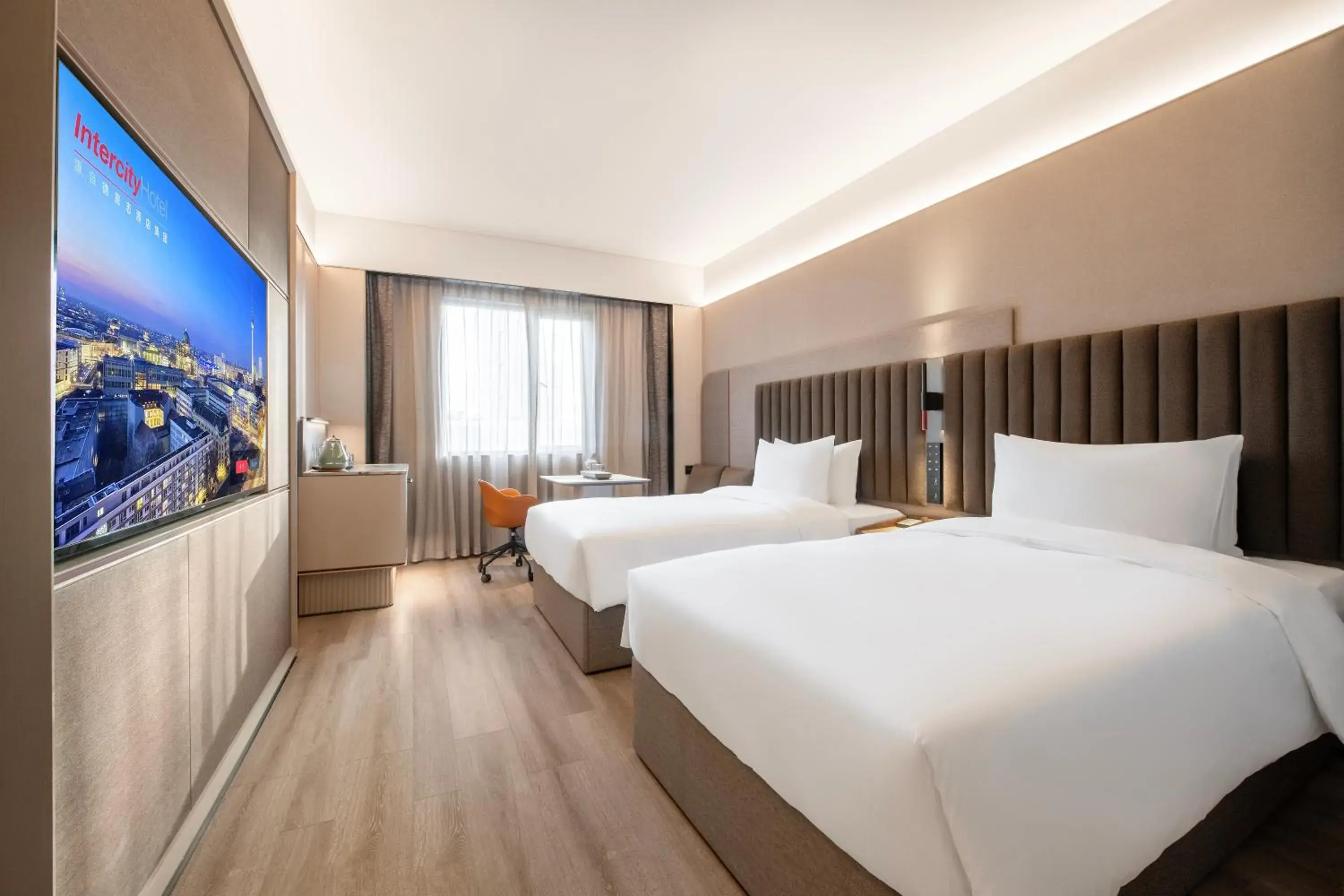 Deluxe Twin Room in IntercityHotel Shanghai Hongqiao Airport - Free Minibar for First Night Deluxe Twin Room in IntercityHotel Shanghai Hongqiao Airport - Free Minibar for First Night