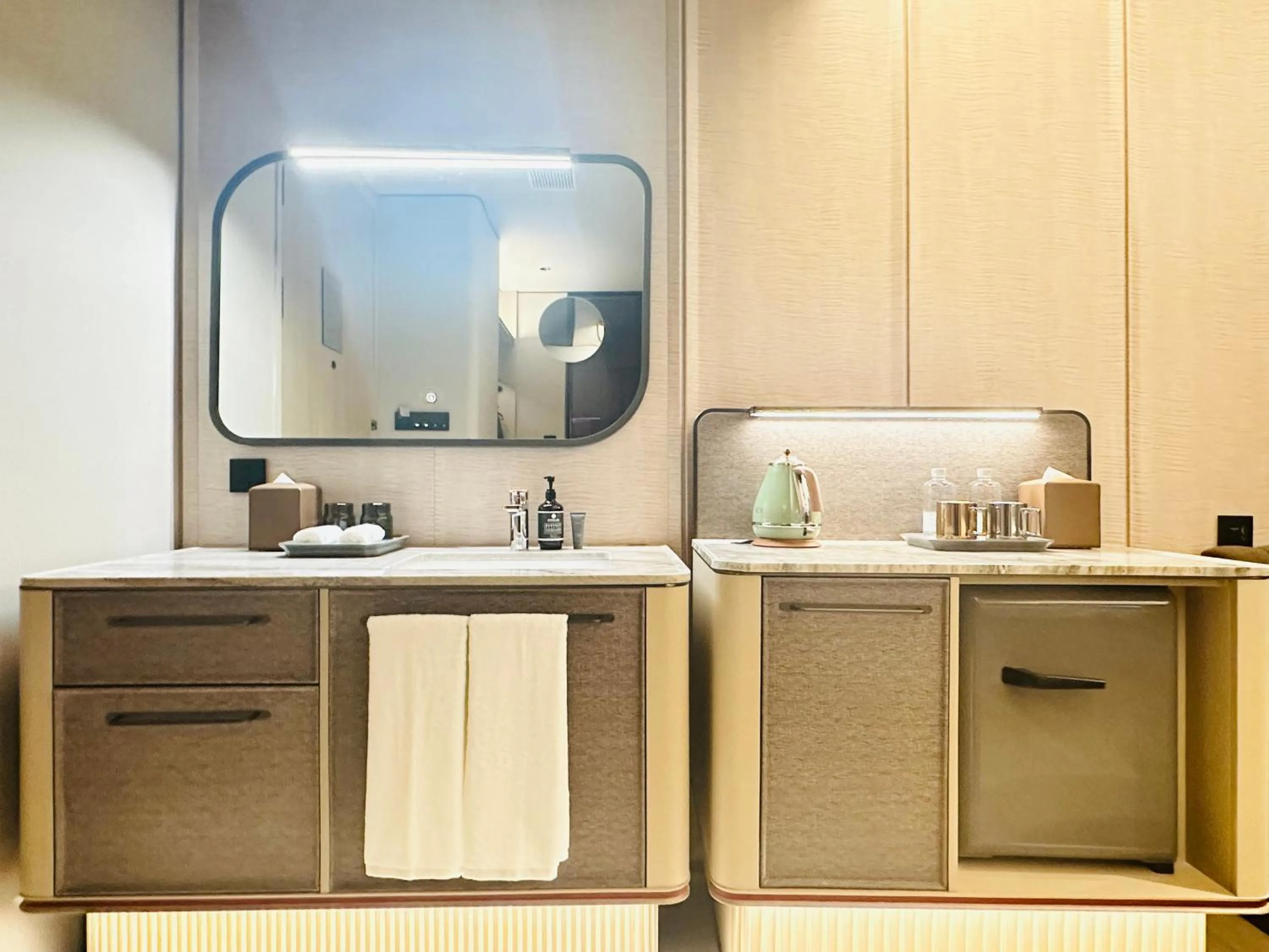 Bathroom in IntercityHotel Shanghai Hongqiao Airport - Free Minibar for First Night