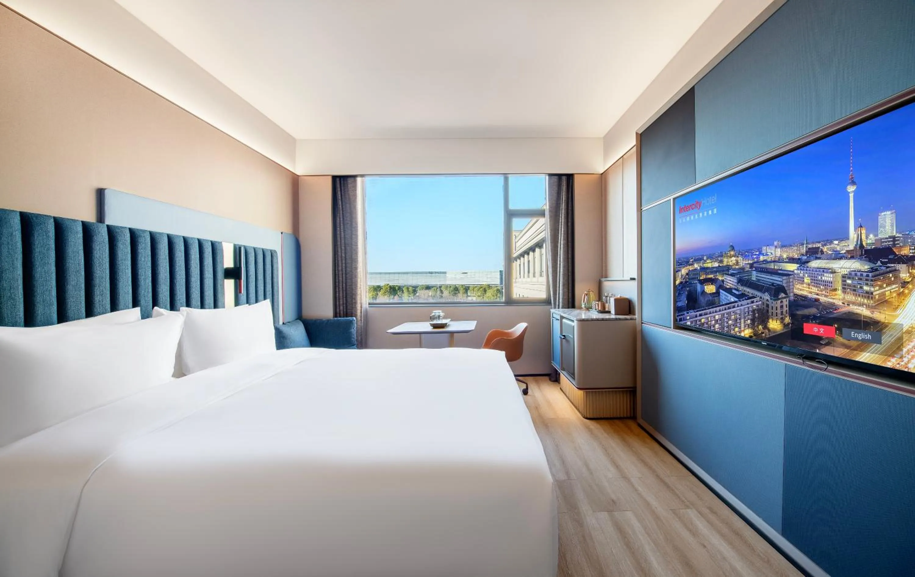 TV and multimedia, Bed in IntercityHotel Shanghai Hongqiao Airport - Free Minibar for First Night