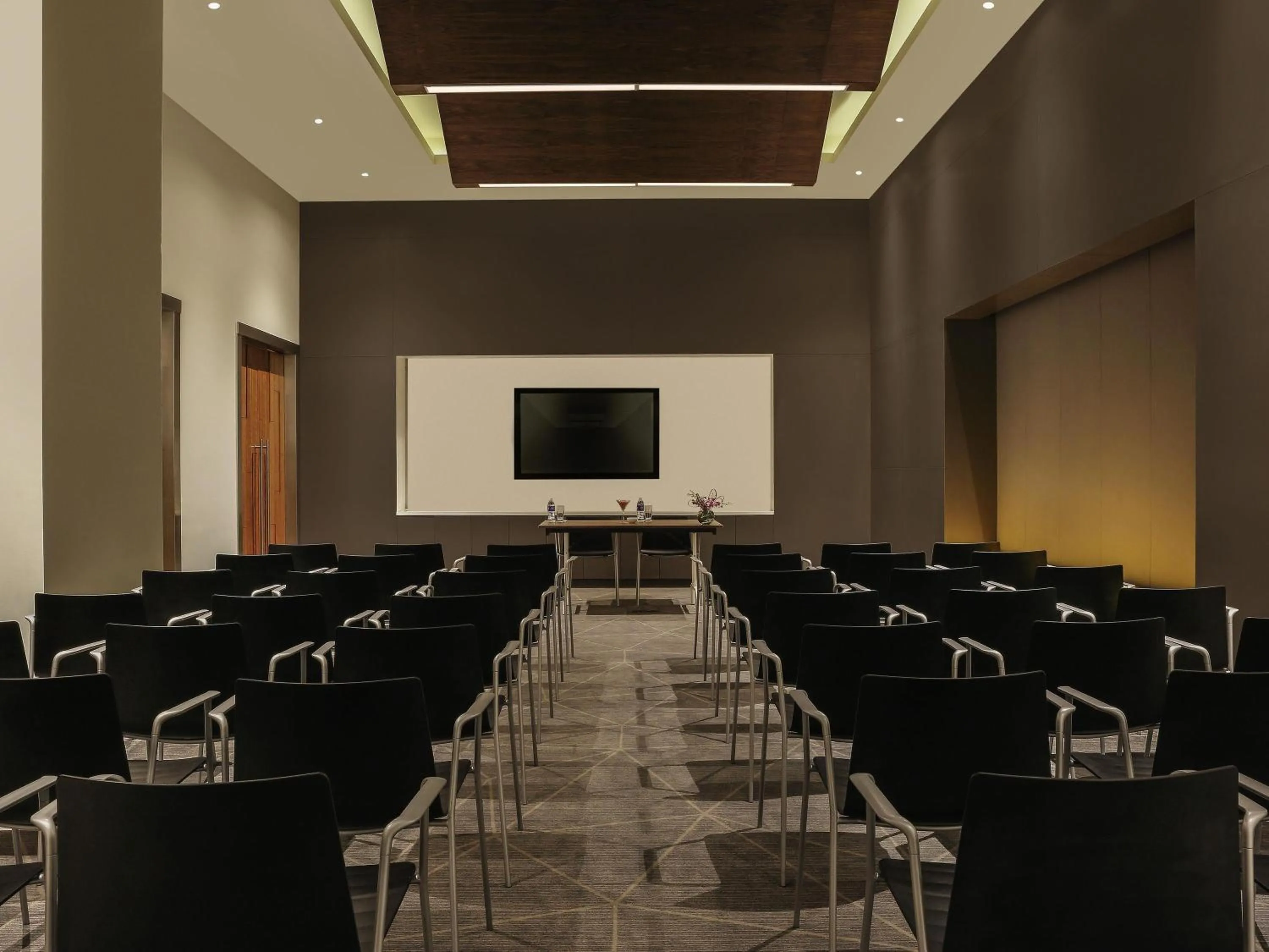 Meeting/conference room in ibis Kochi City Centre - An Accor Brand